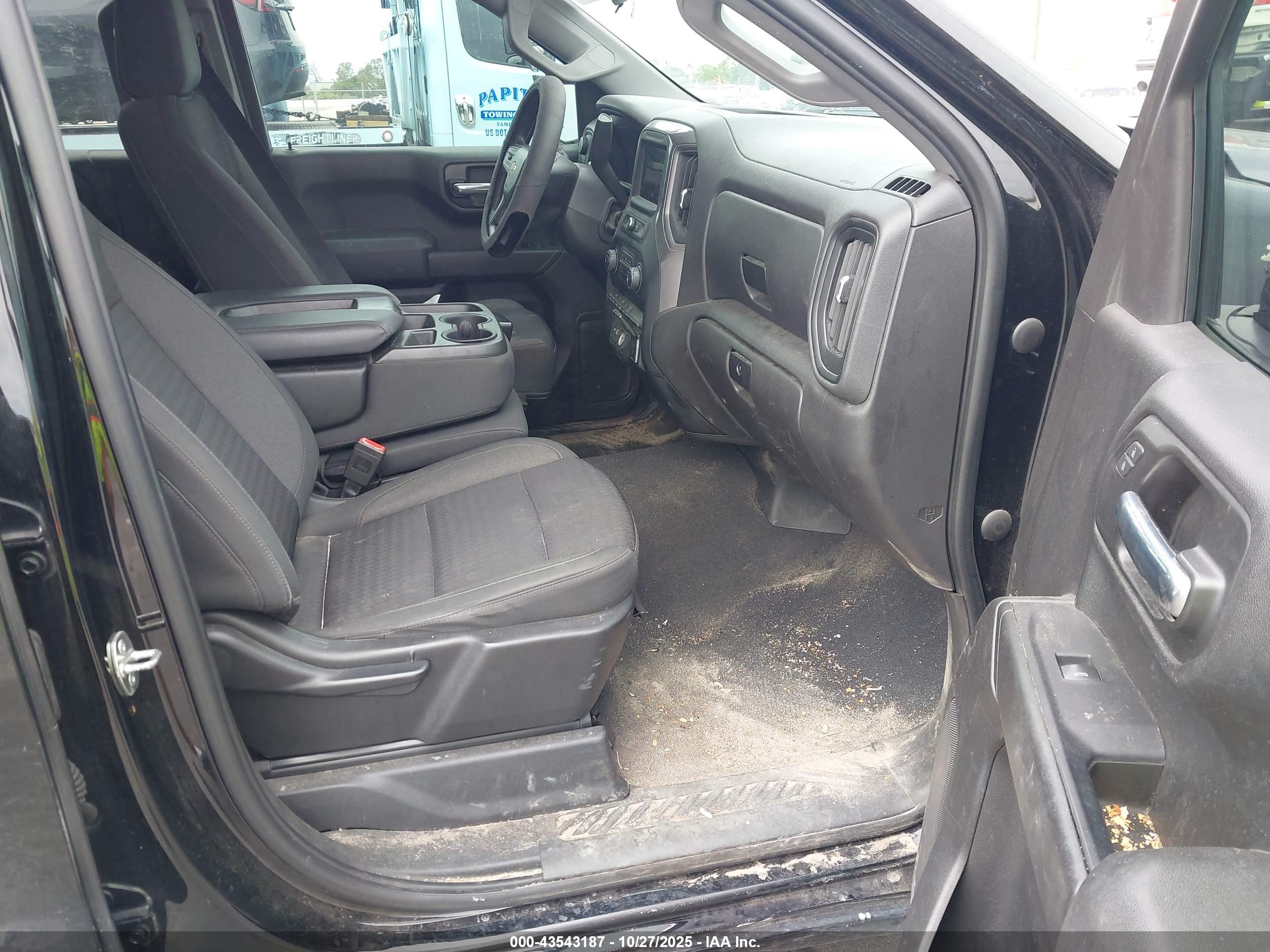 CHEVROLET SILVERADO image 5