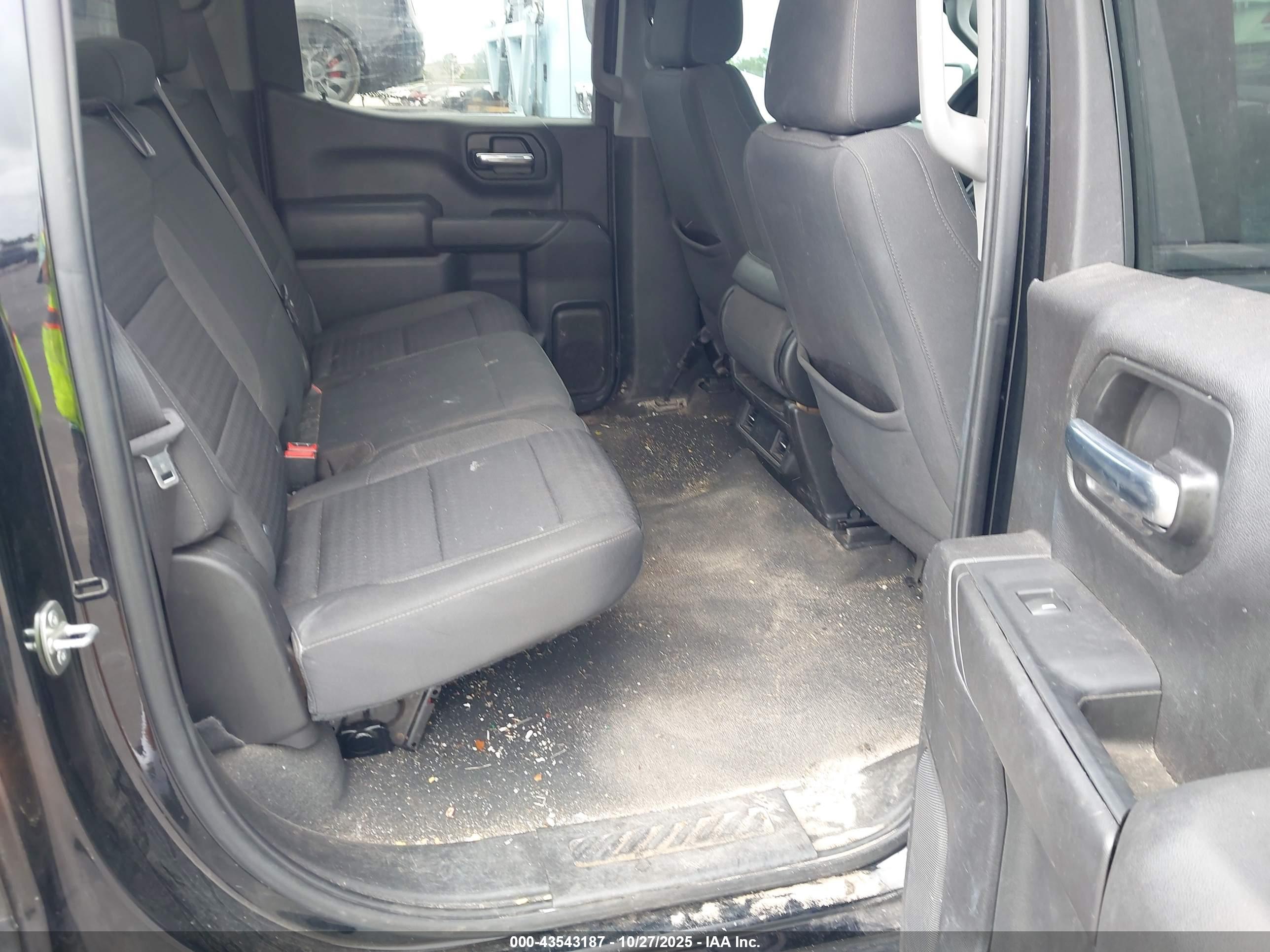 CHEVROLET SILVERADO image 8