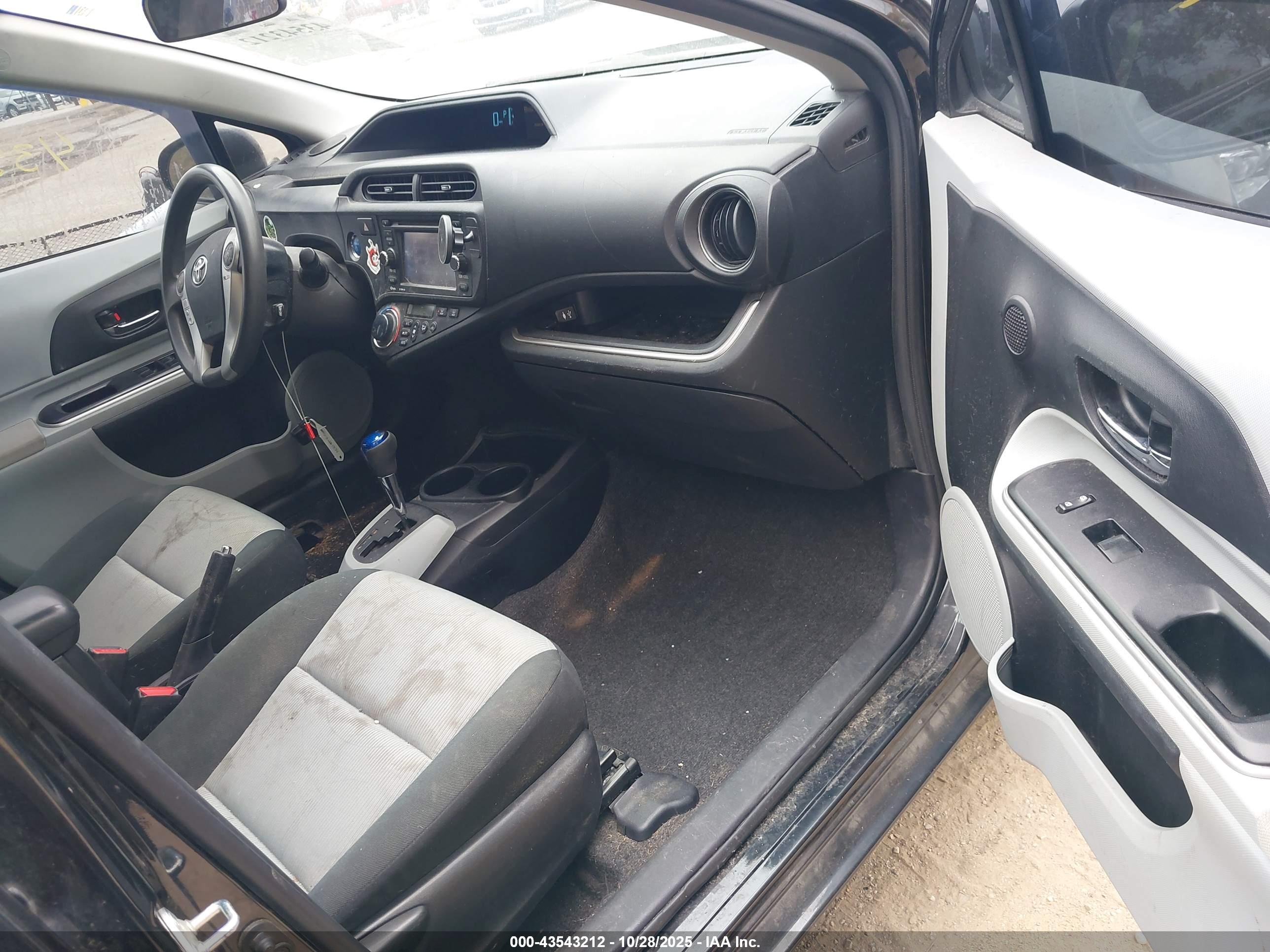 TOYOTA PRIUS image 5