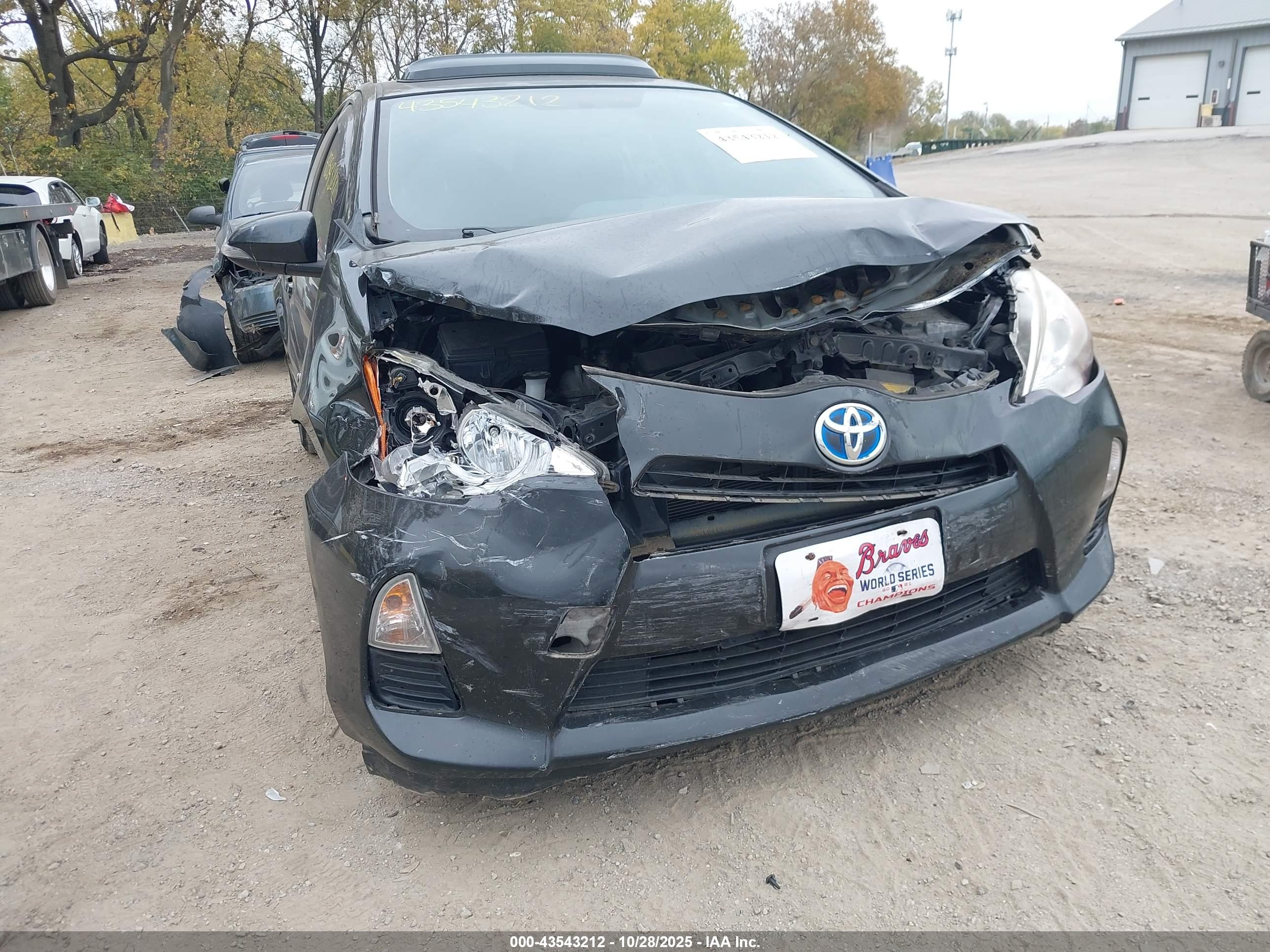 TOYOTA PRIUS image 6