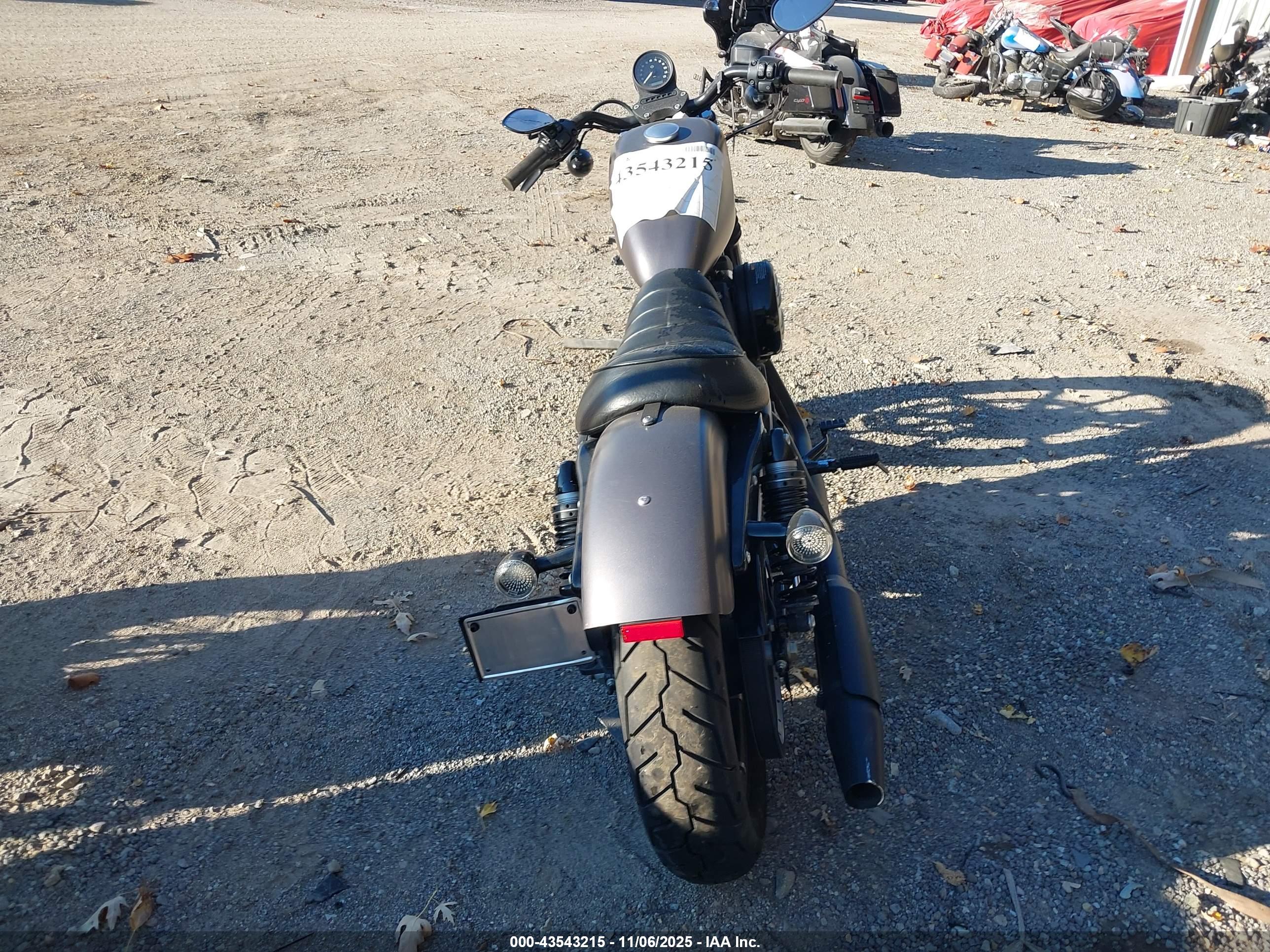 HARLEY-DAVIDSON XL883 image 6