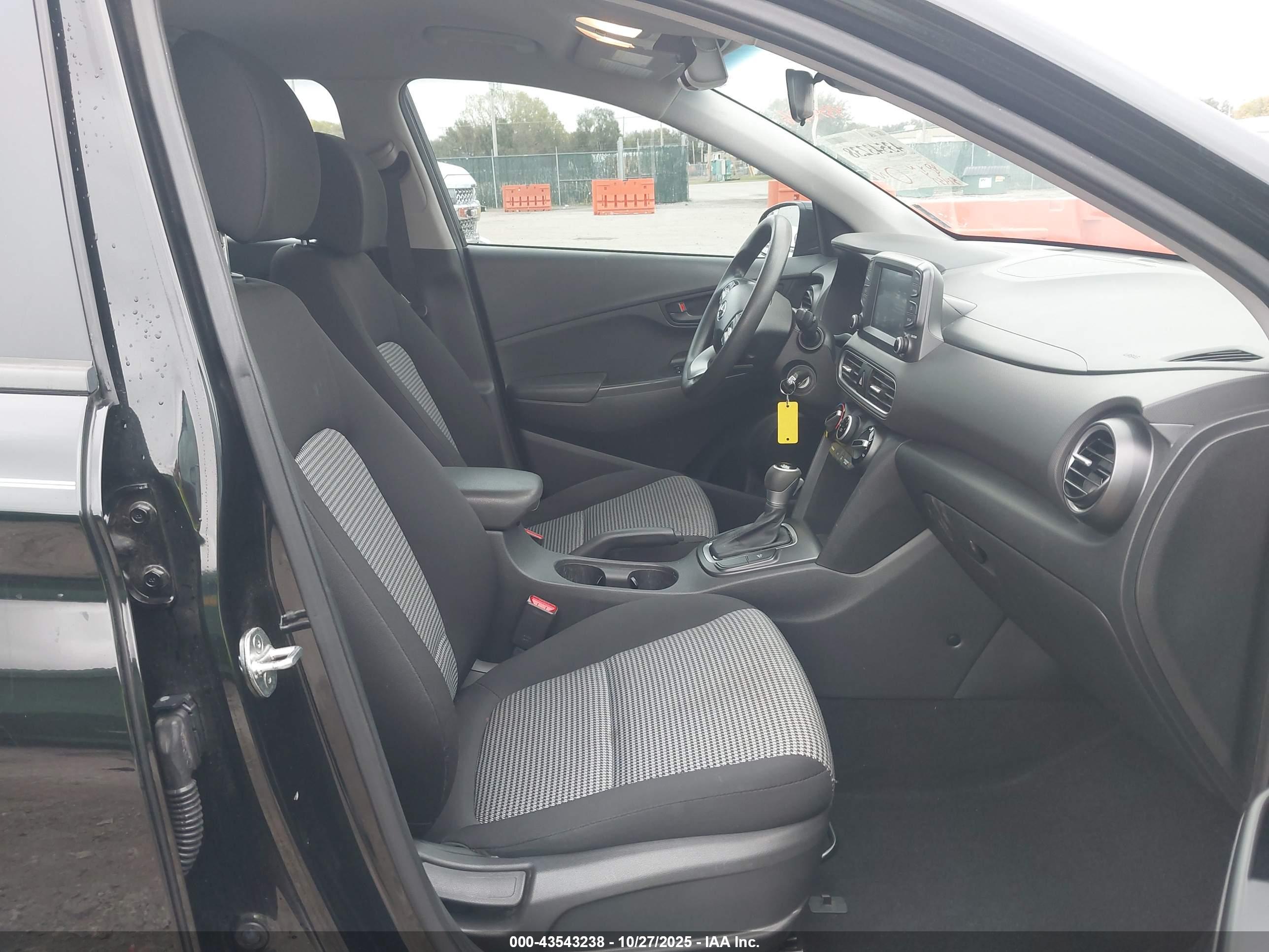 HYUNDAI KONA image 5