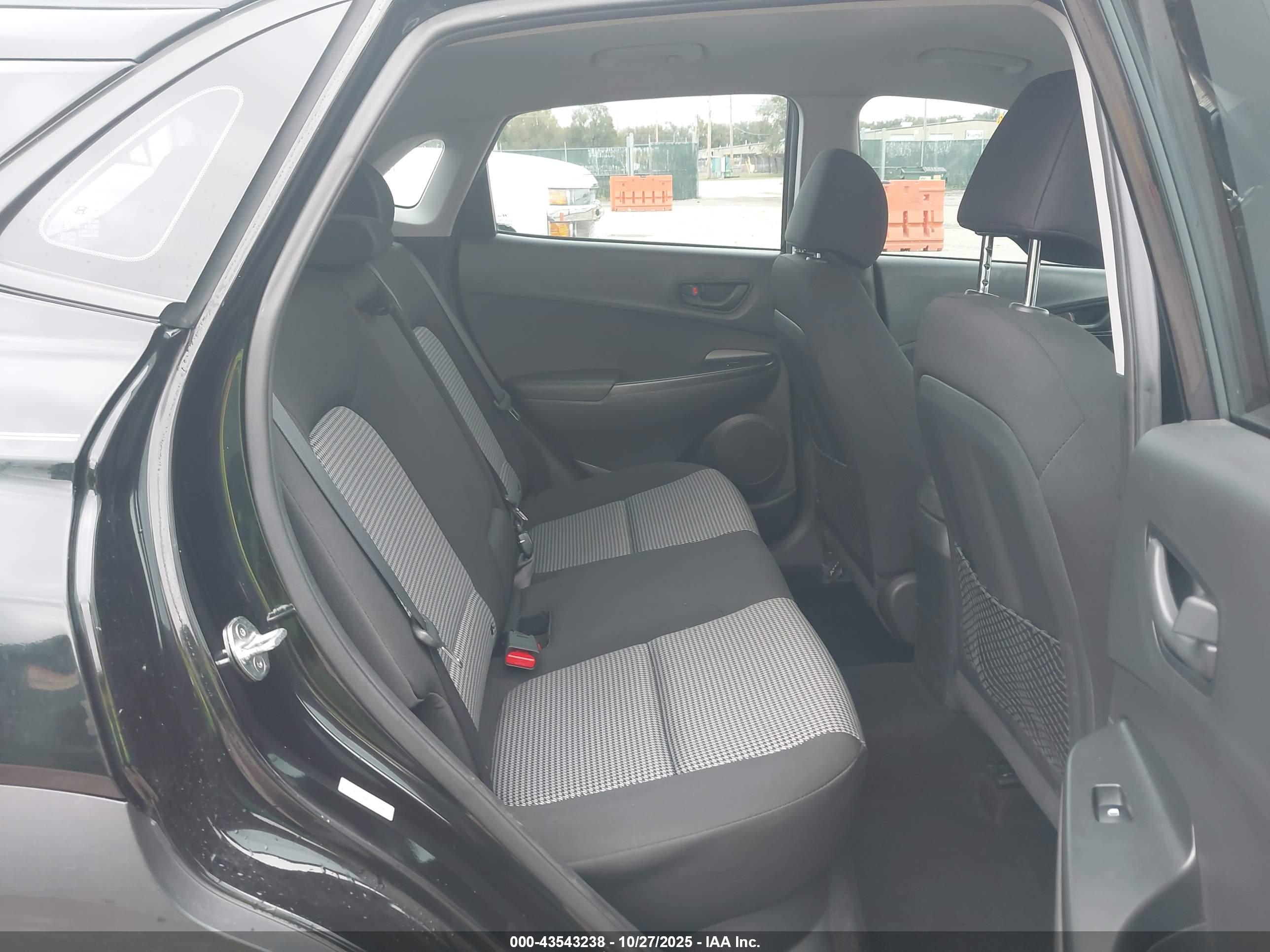 HYUNDAI KONA image 8