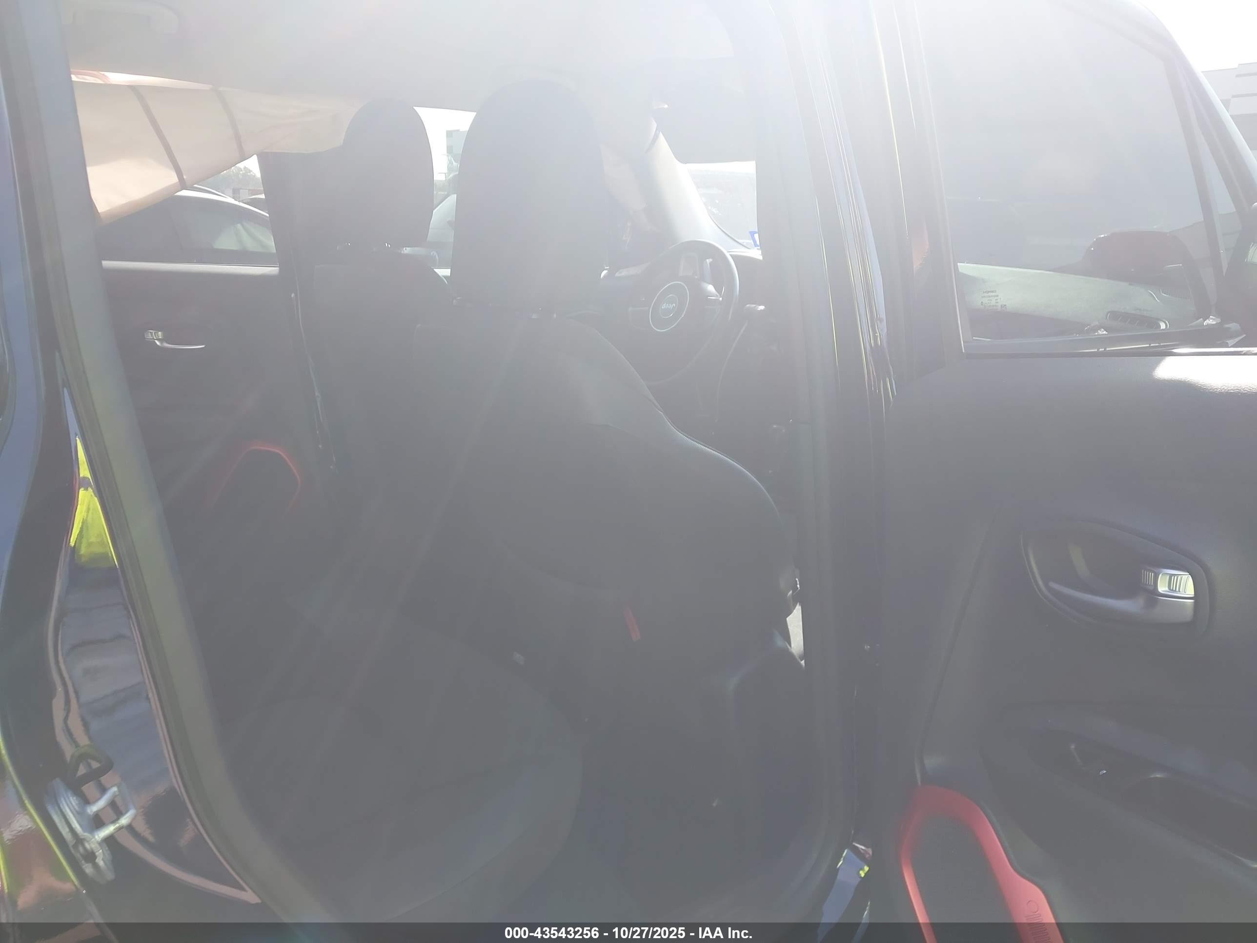 JEEP RENEGADE image 8