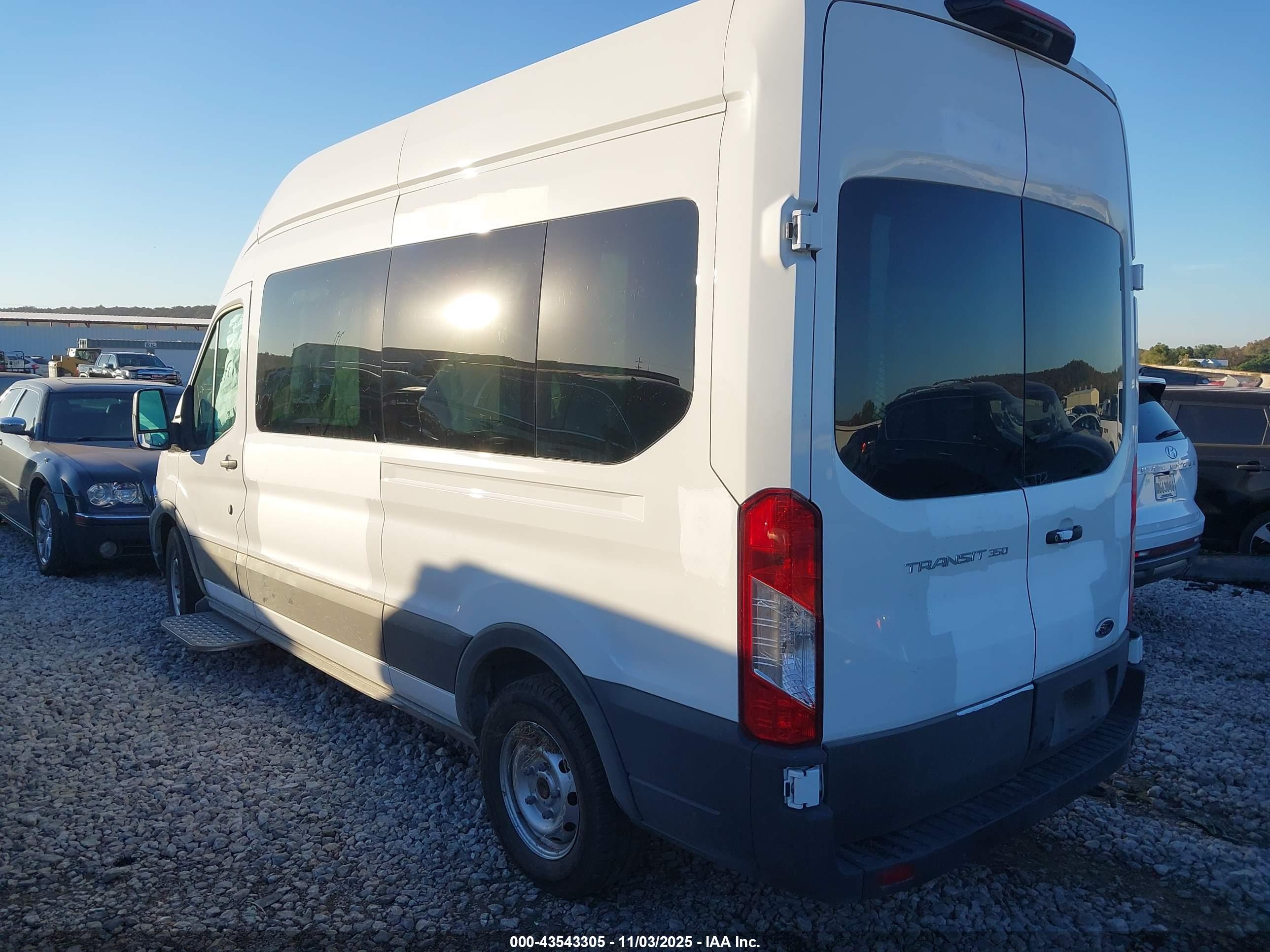 FORD TRANSIT-350 image 3