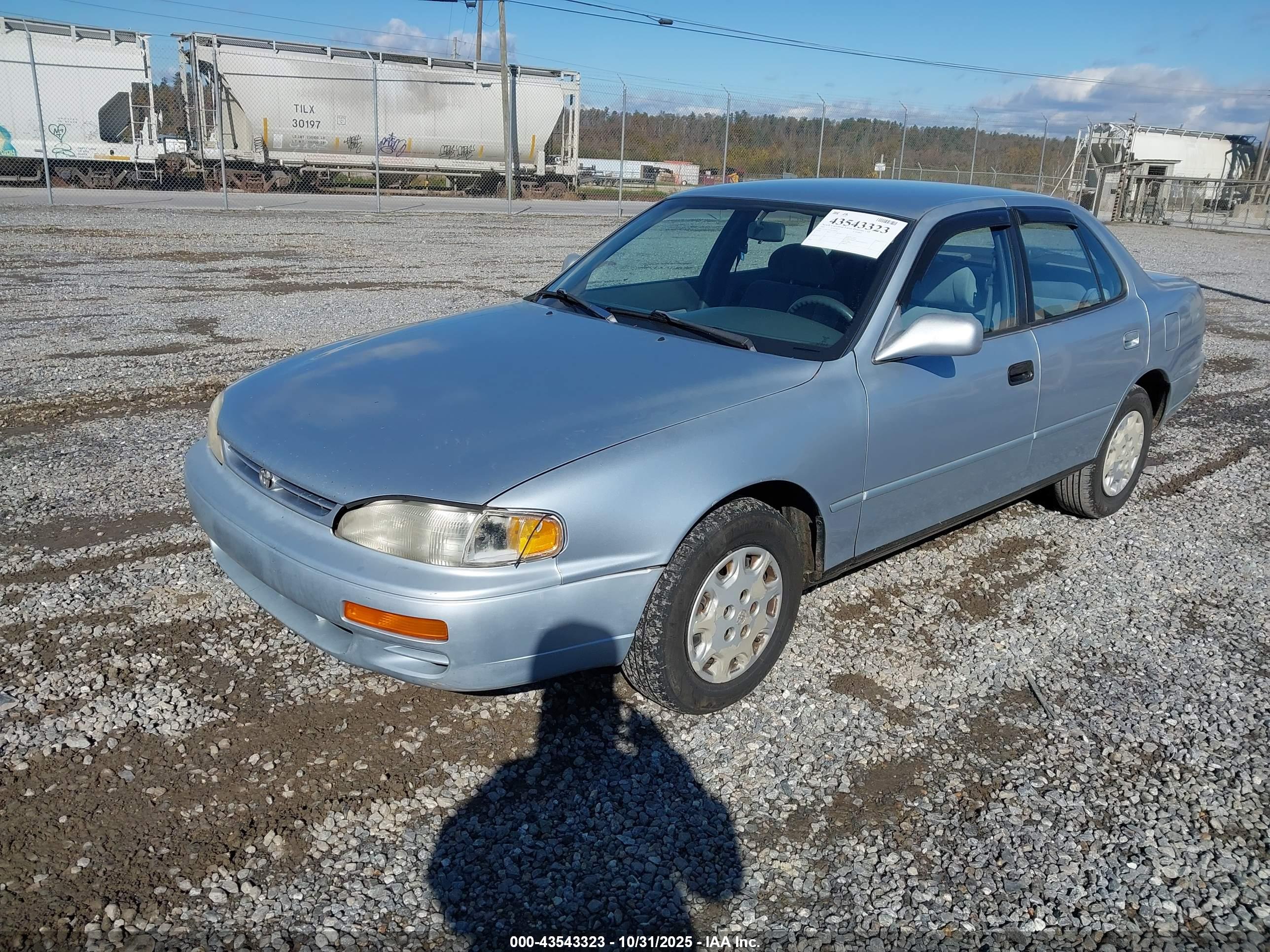 TOYOTA CAMRY image 2