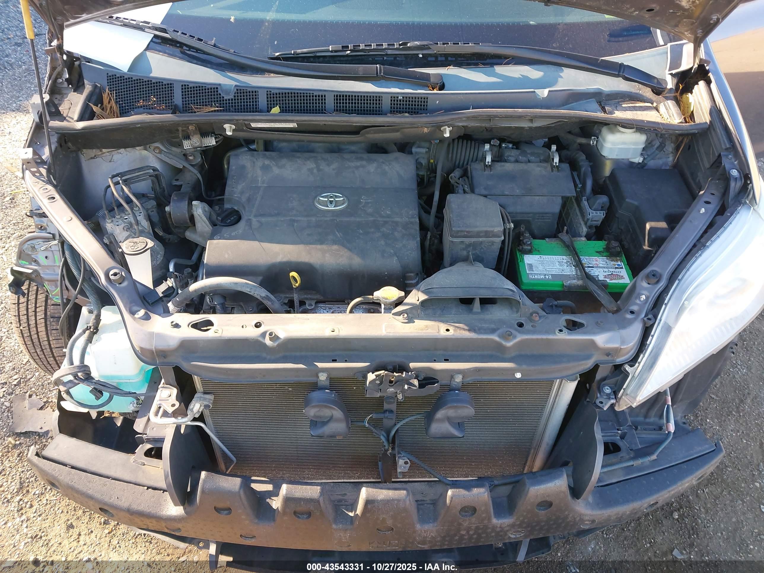 TOYOTA SIENNA image 10