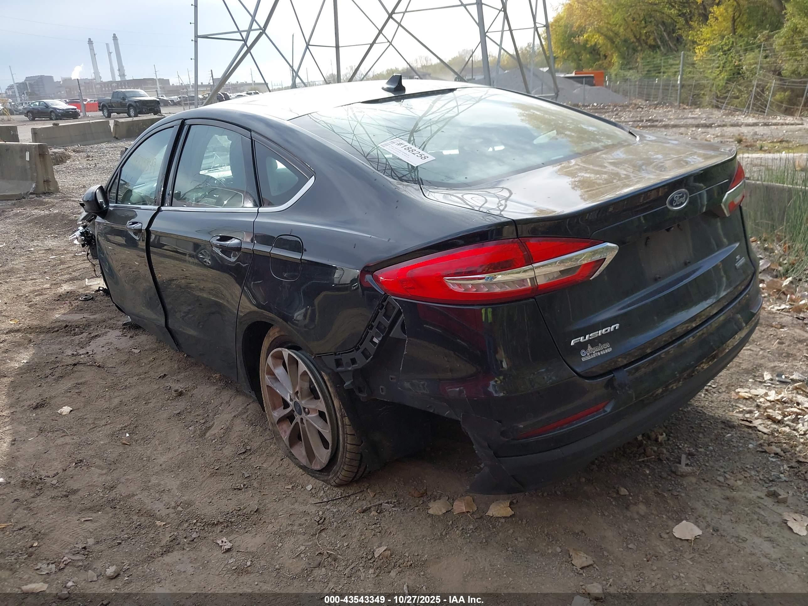 FORD FUSION image 3