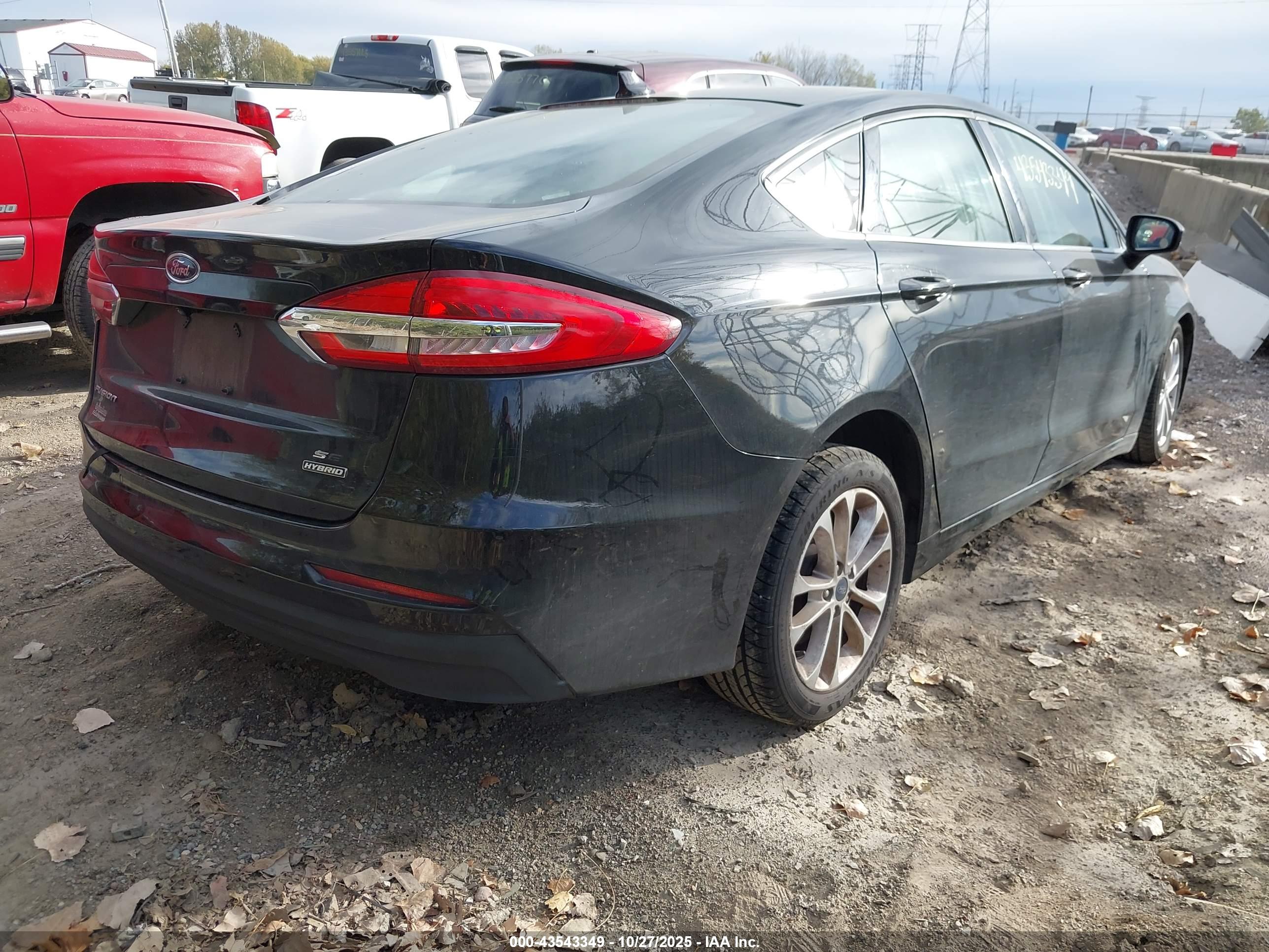FORD FUSION image 4