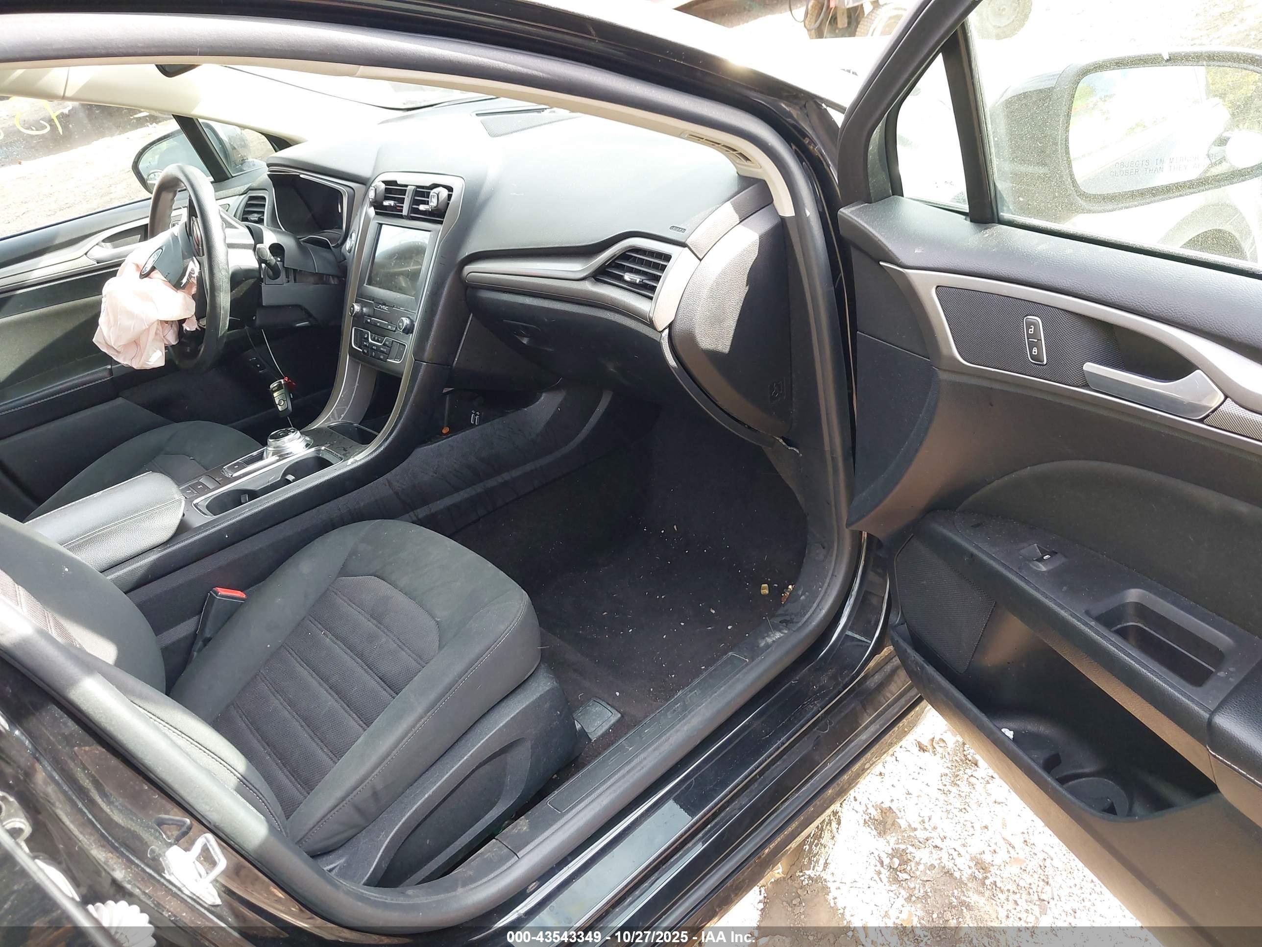 FORD FUSION image 5