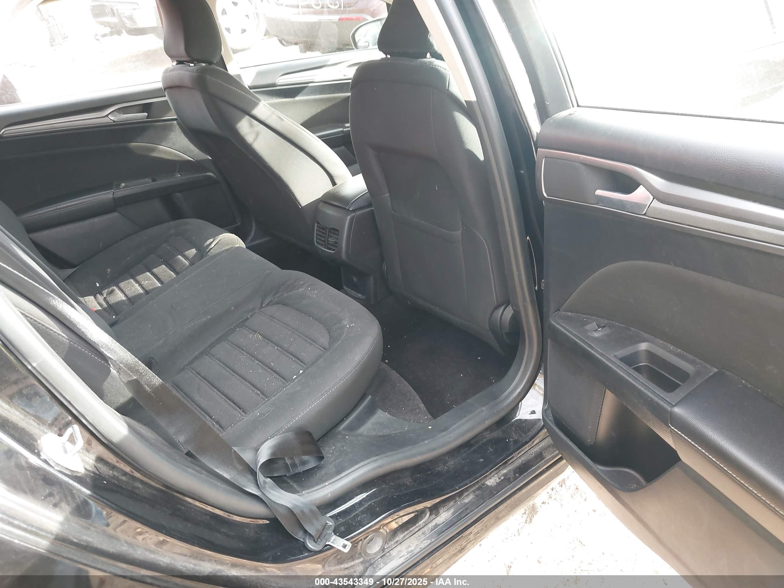 FORD FUSION image 8