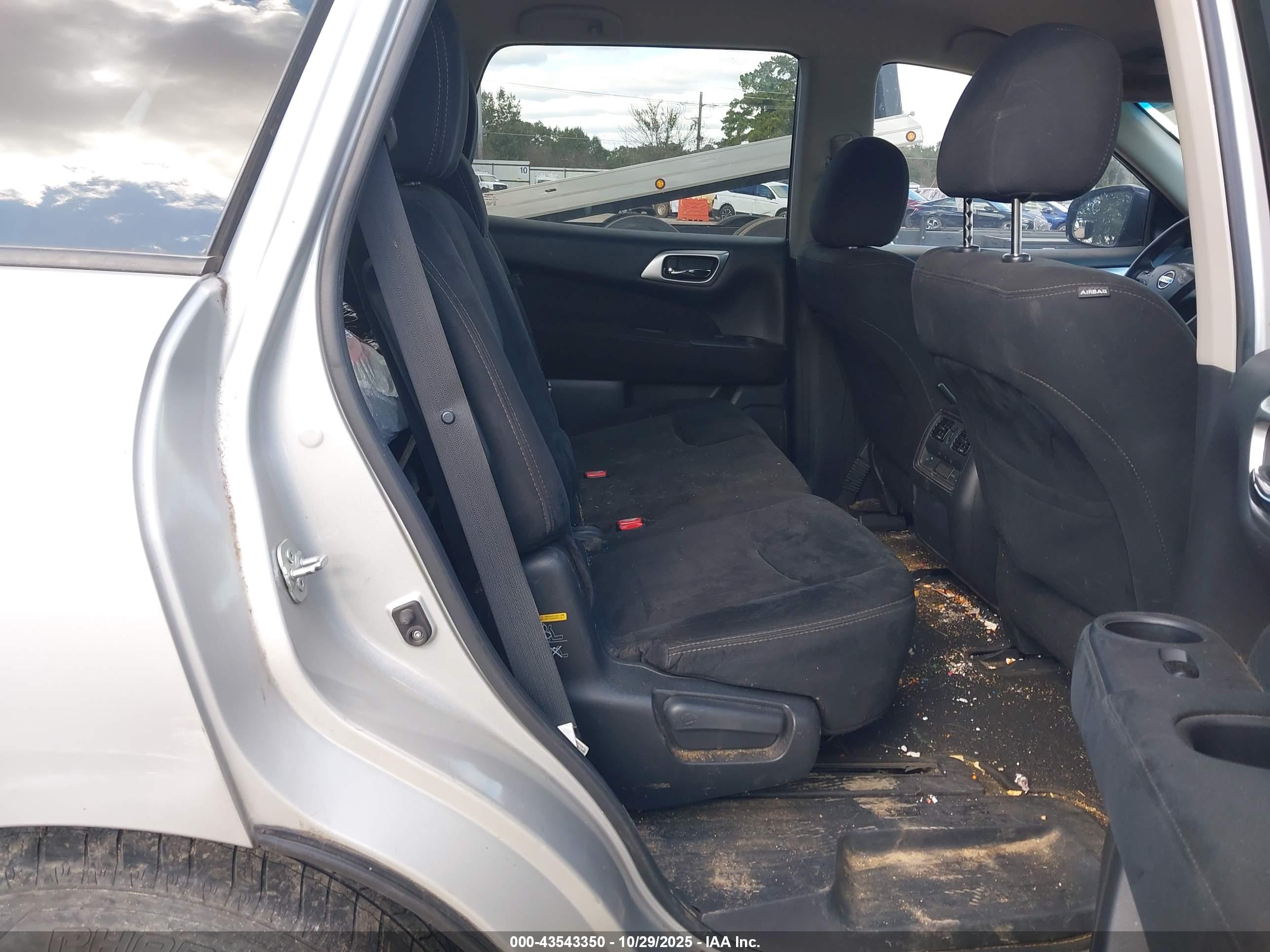 NISSAN PATHFINDER image 8