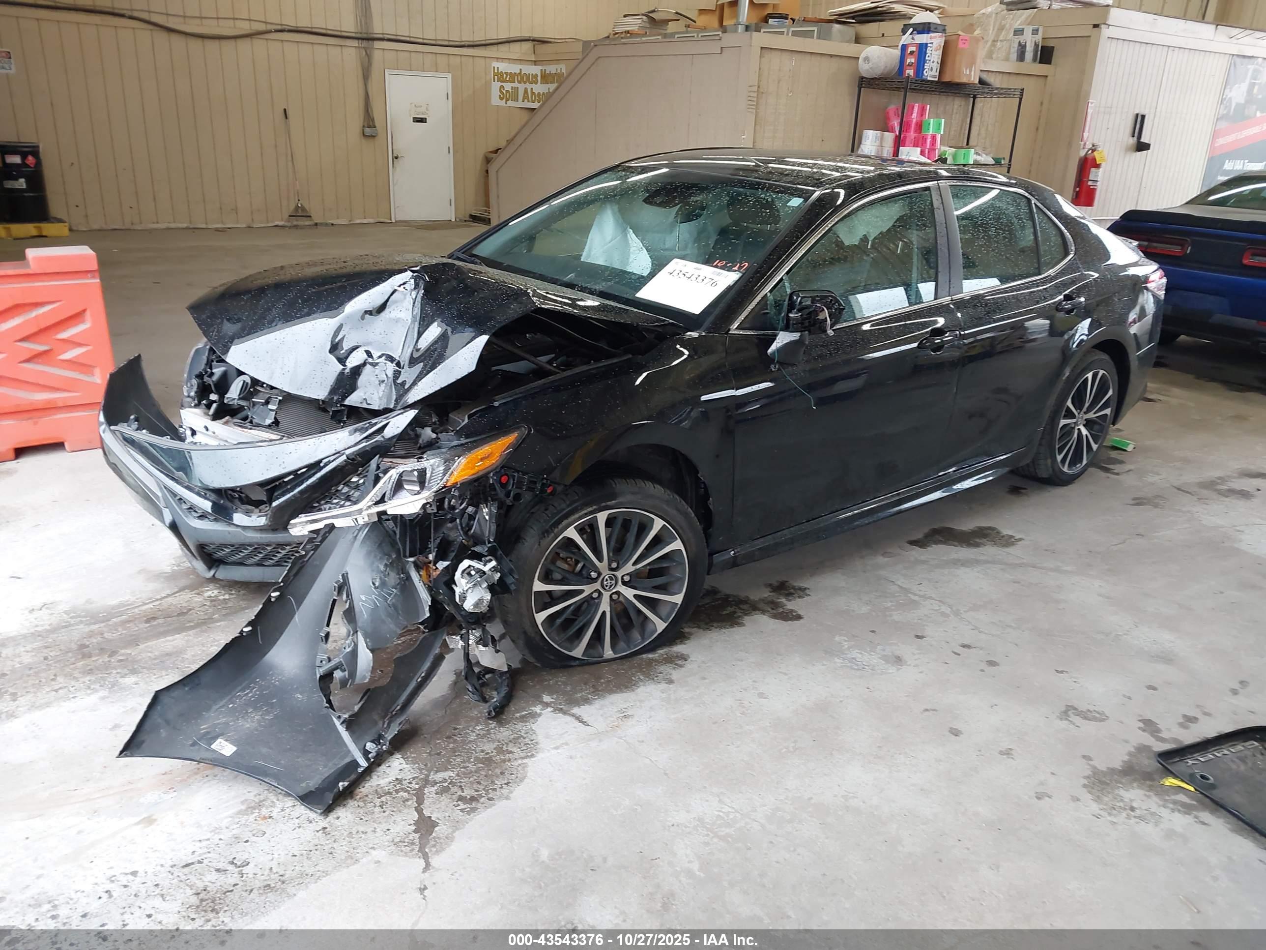TOYOTA CAMRY image 2
