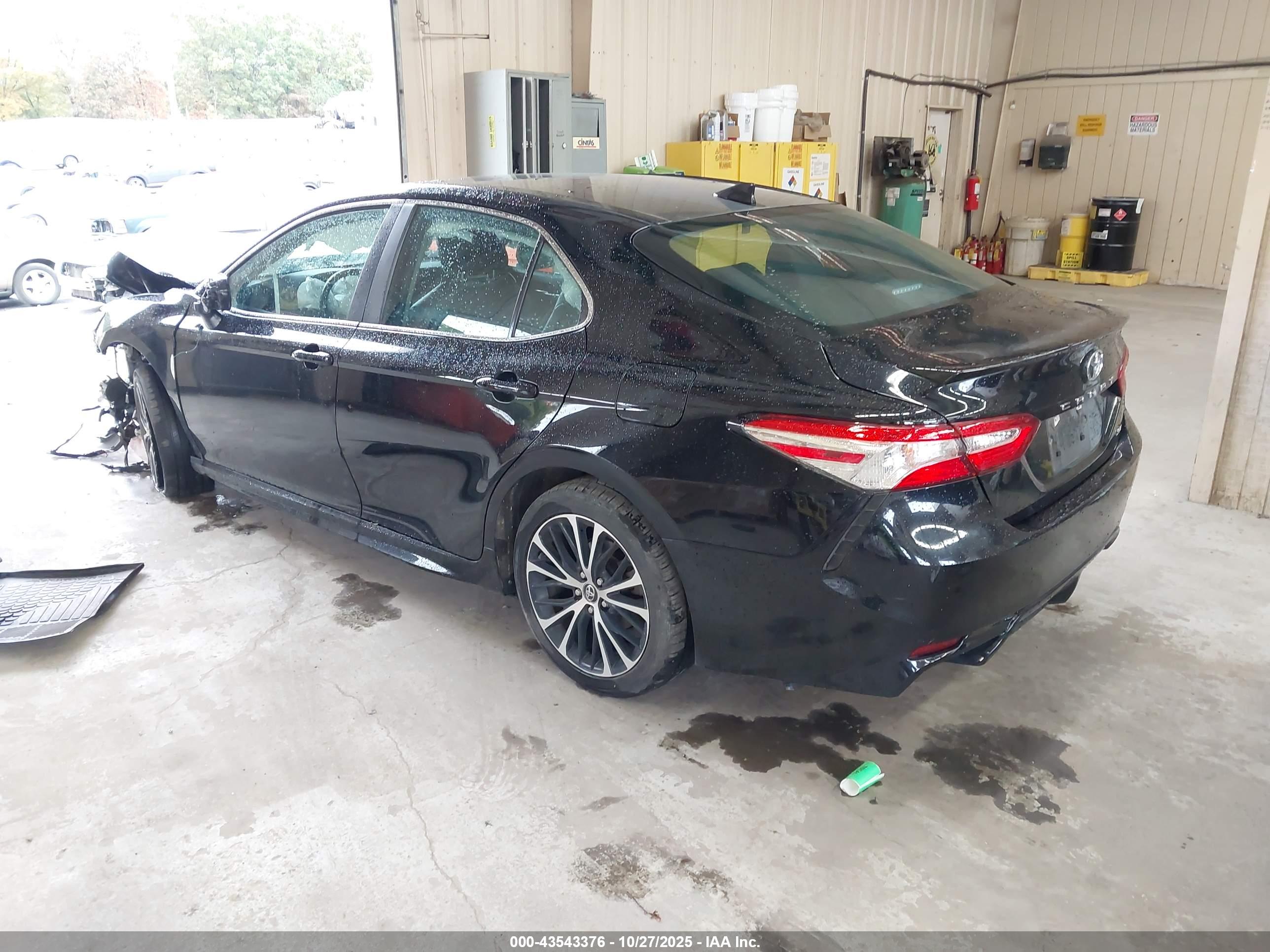 TOYOTA CAMRY image 3