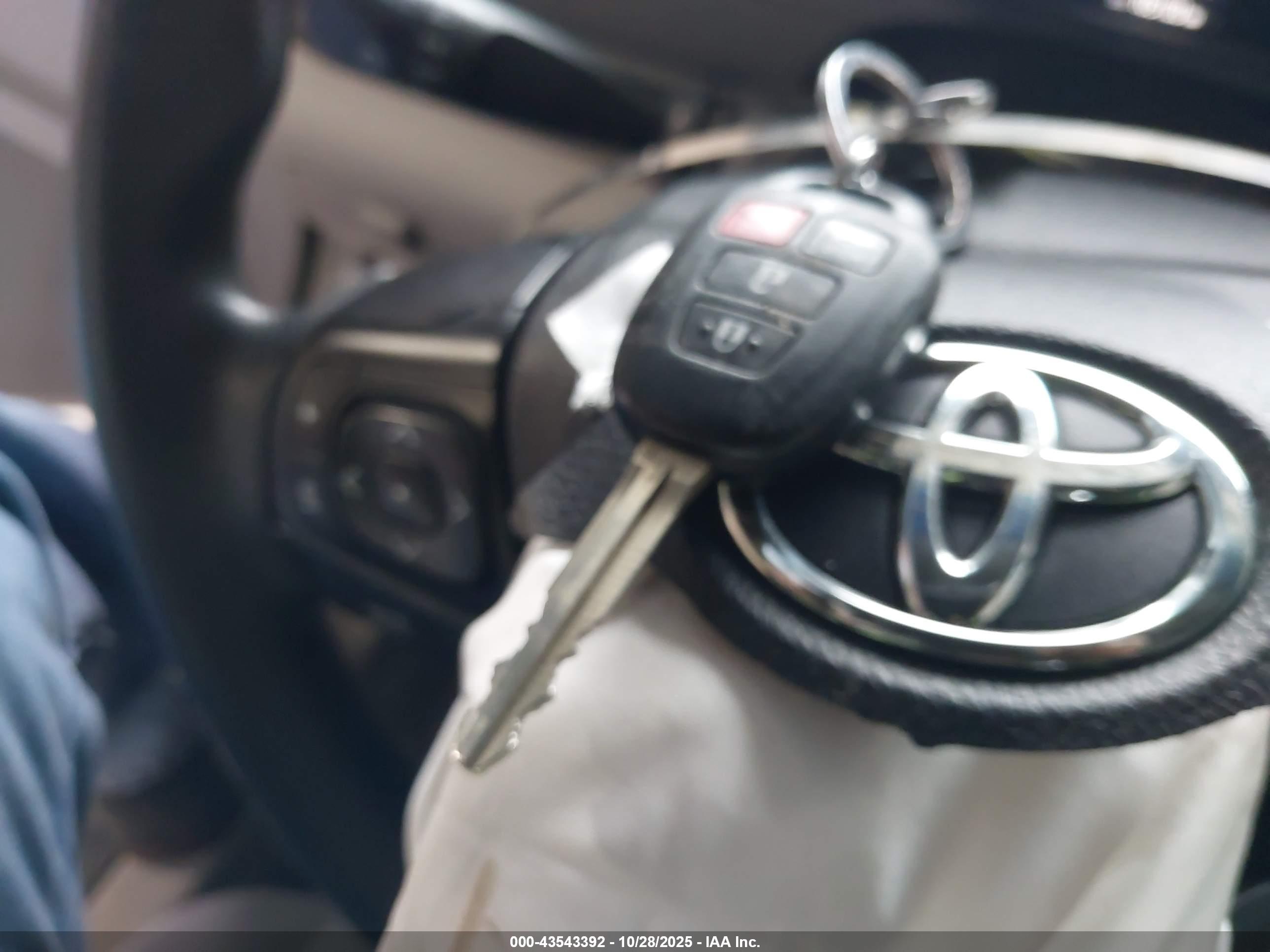 TOYOTA CAMRY image 11