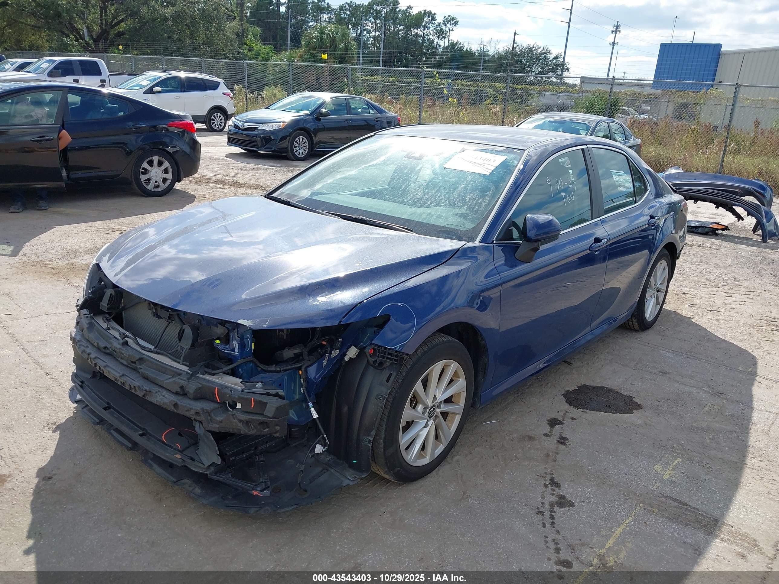 TOYOTA CAMRY image 2