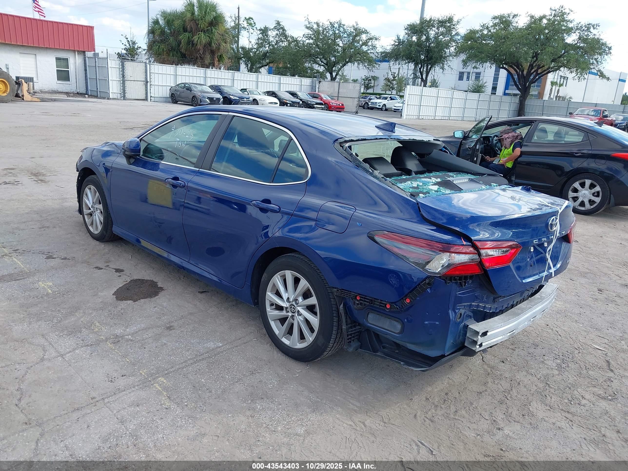 TOYOTA CAMRY image 3