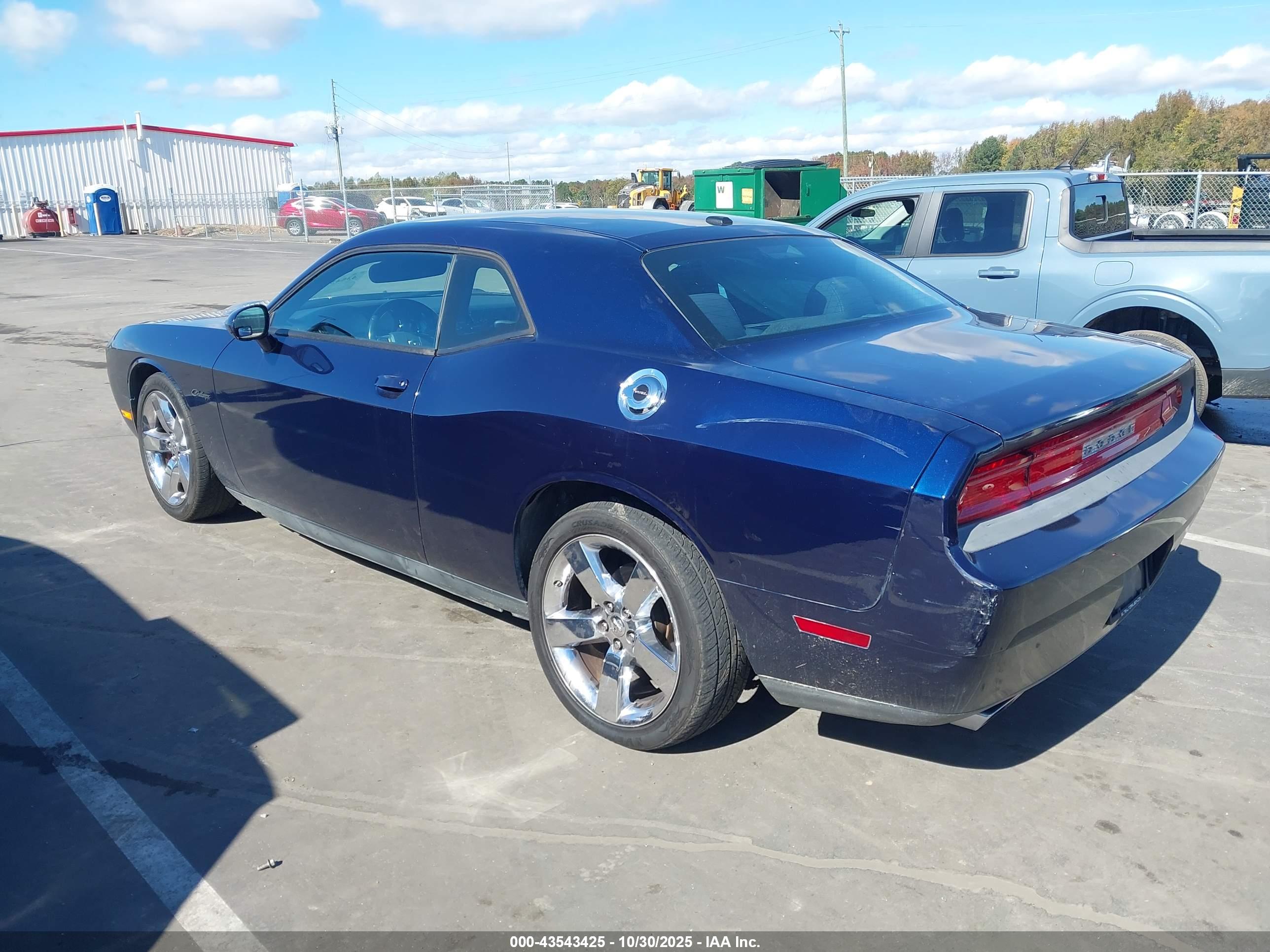 DODGE CHALLENGER image 3