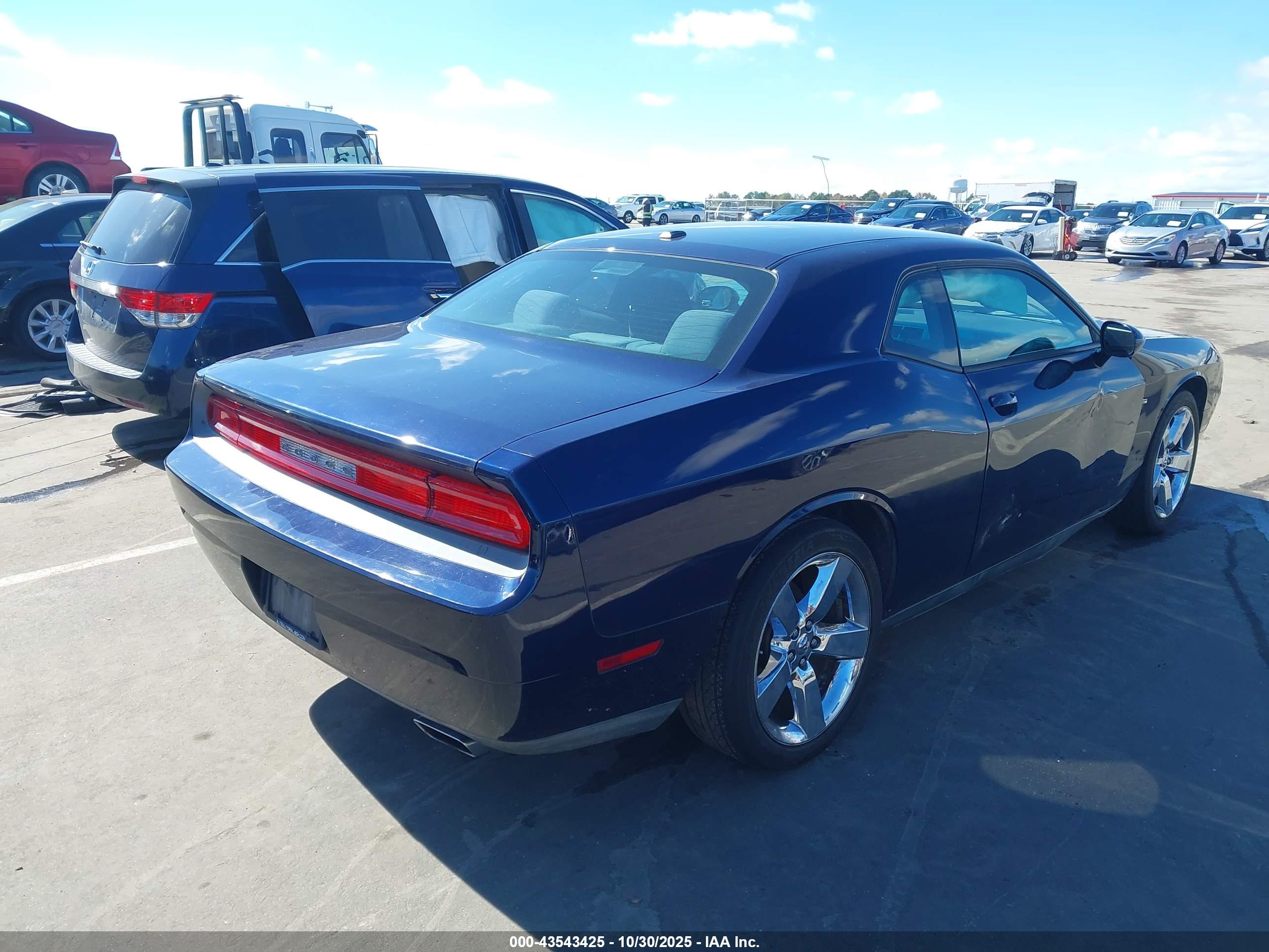 DODGE CHALLENGER image 4
