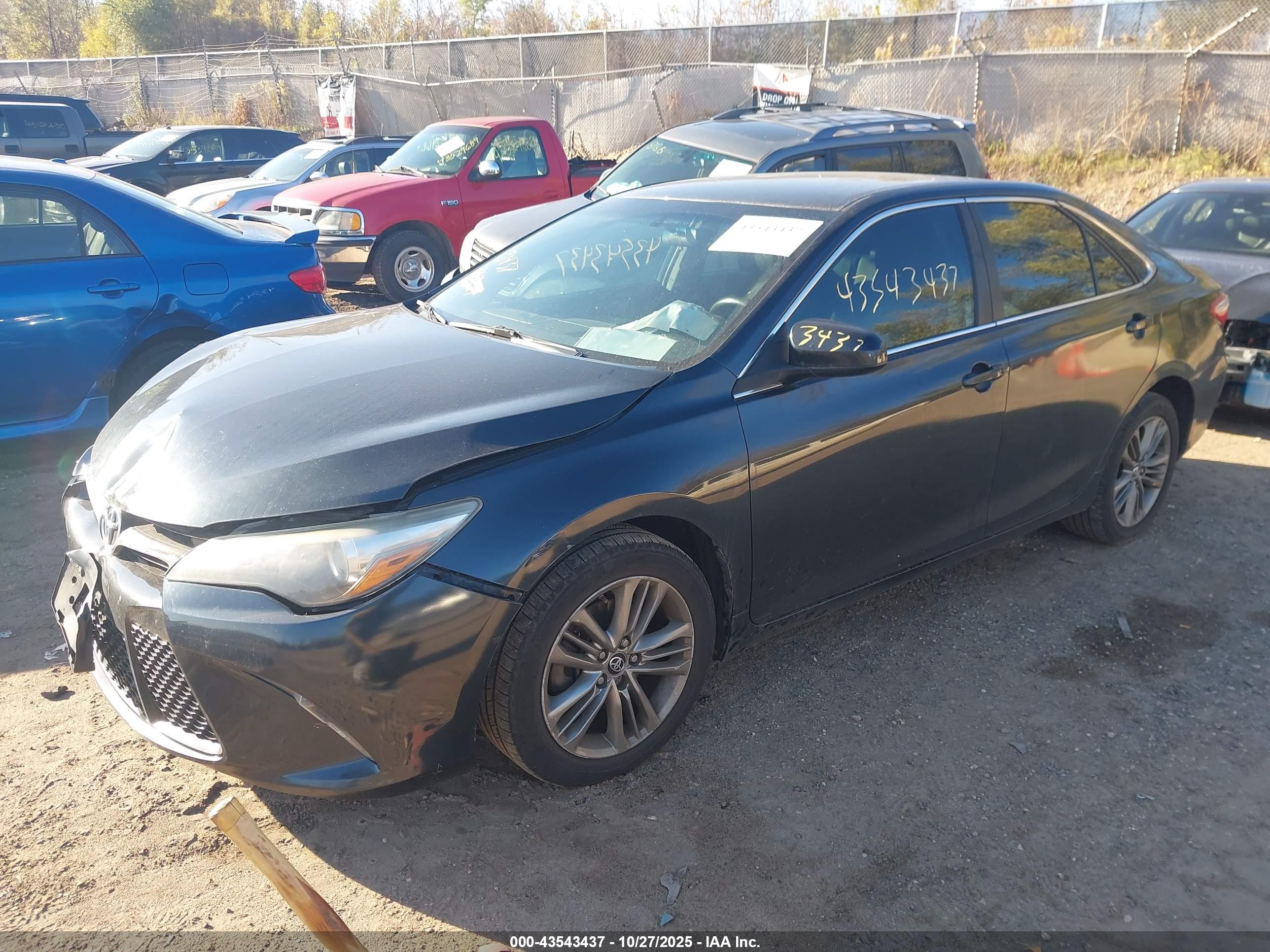 TOYOTA CAMRY image 2