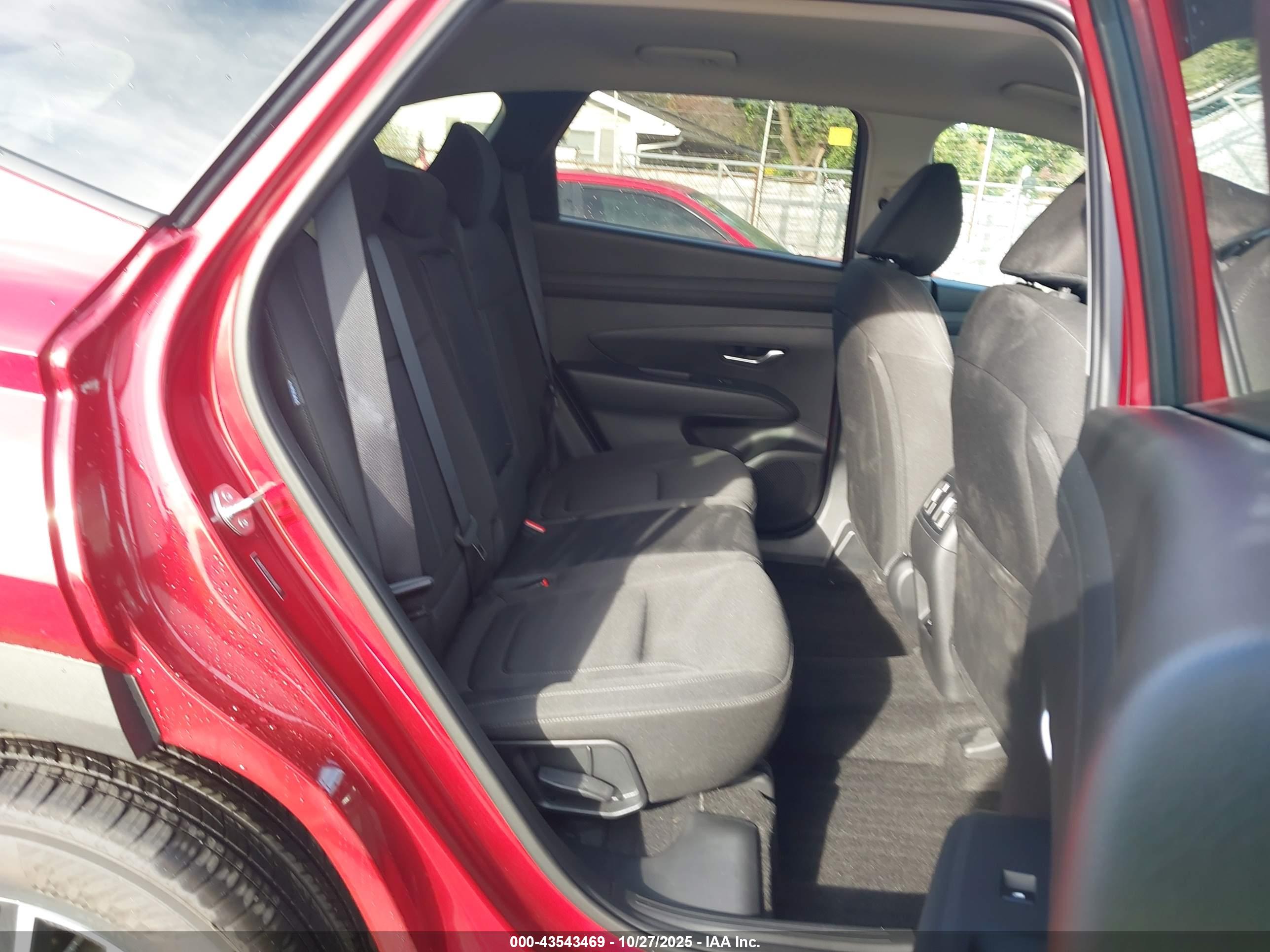 HYUNDAI TUCSON image 8