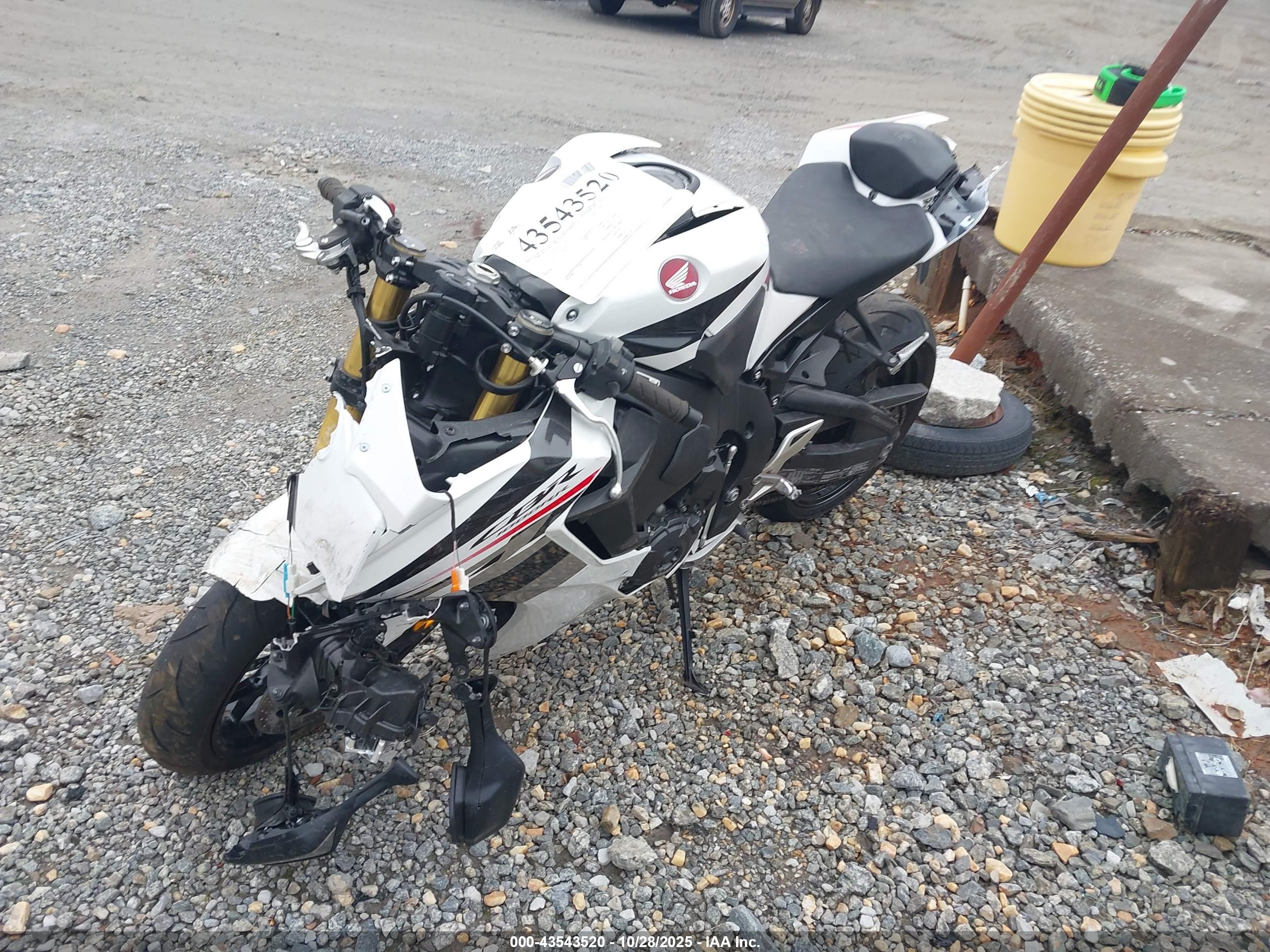 HONDA CBR1000 image 2