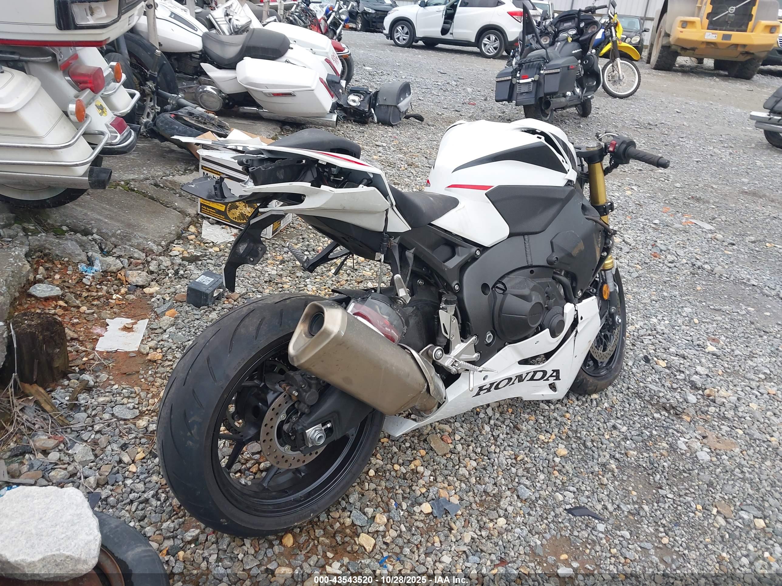 HONDA CBR1000 image 4