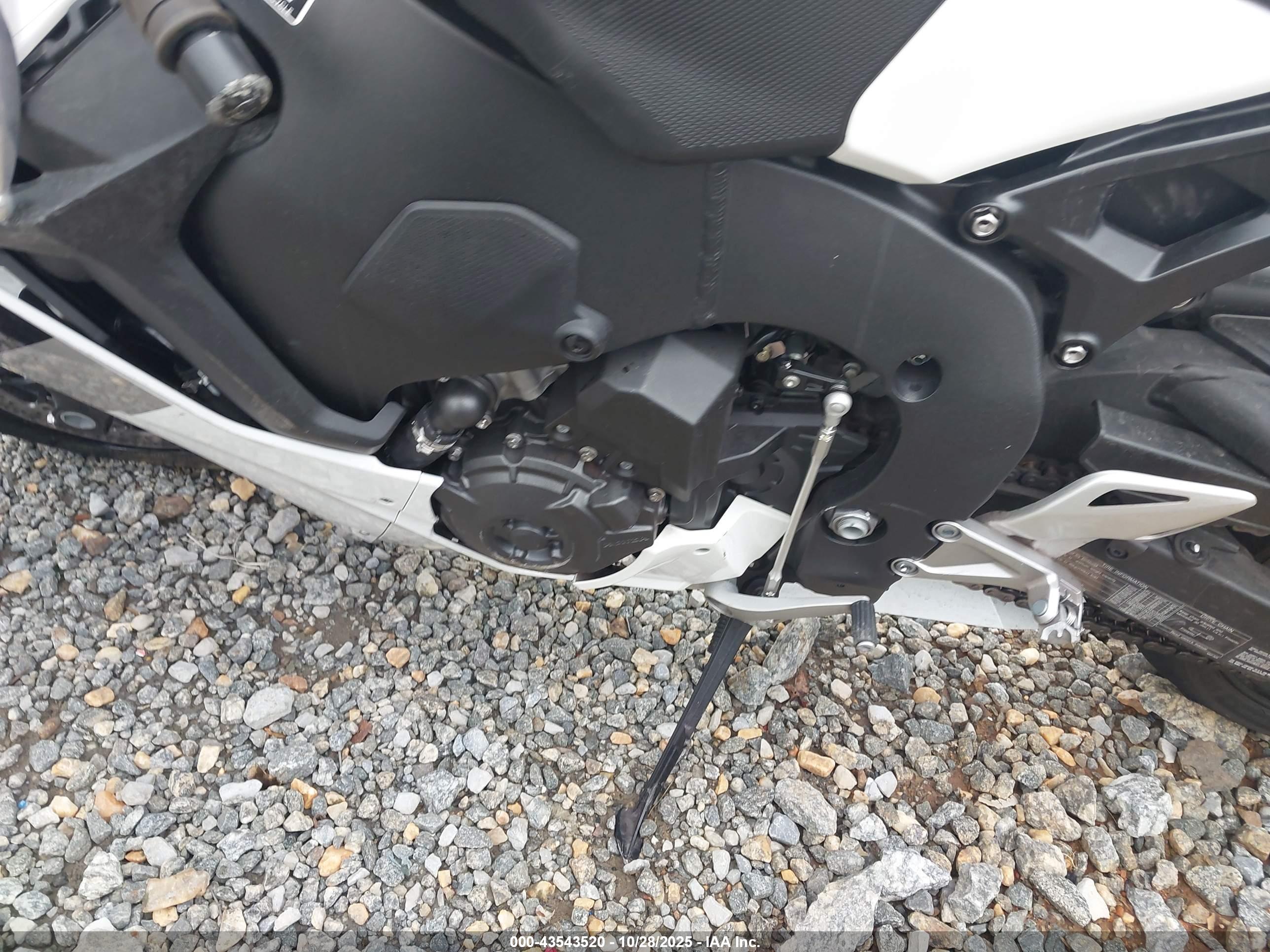 HONDA CBR1000 image 9