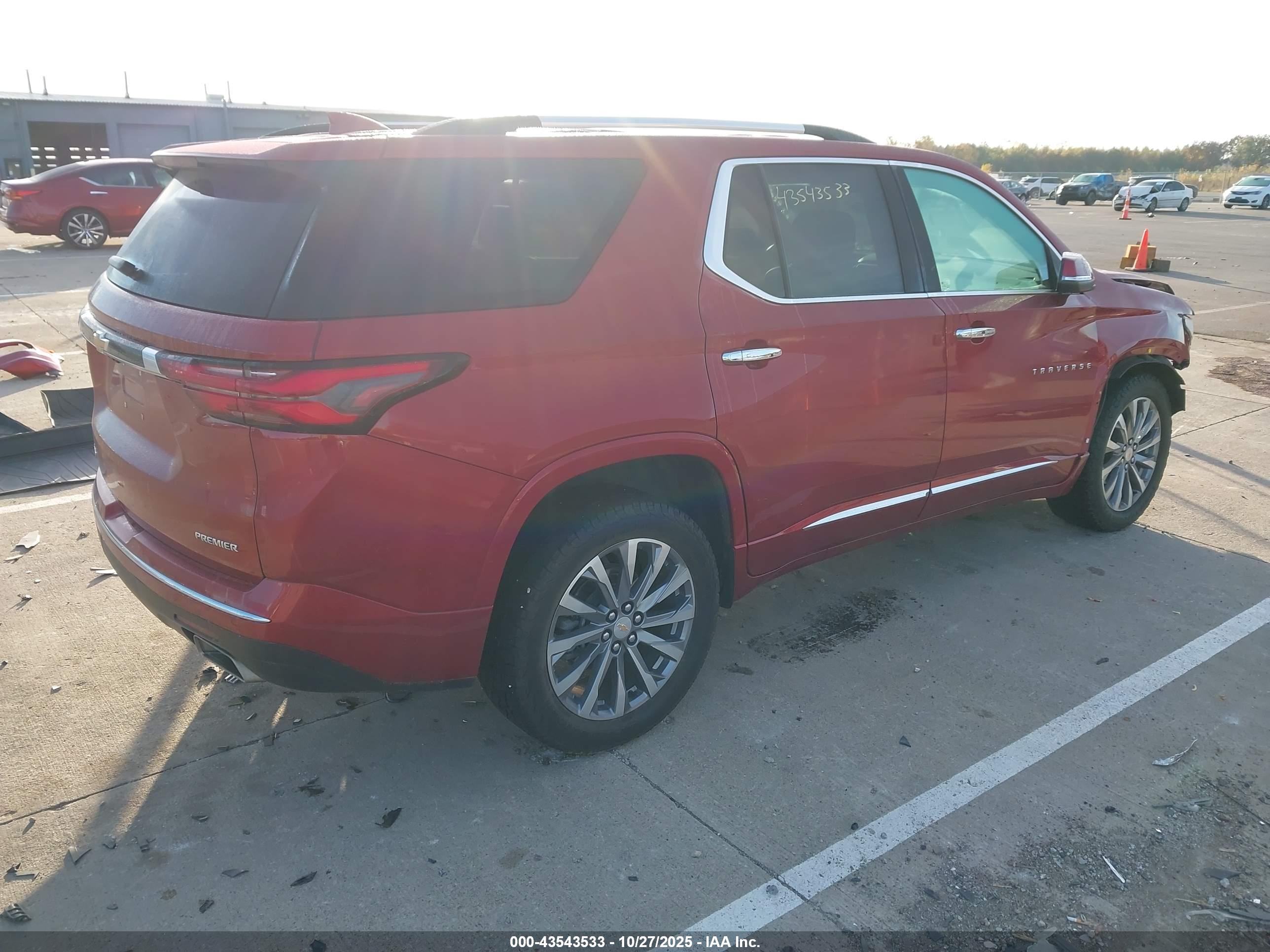 CHEVROLET TRAVERSE image 4