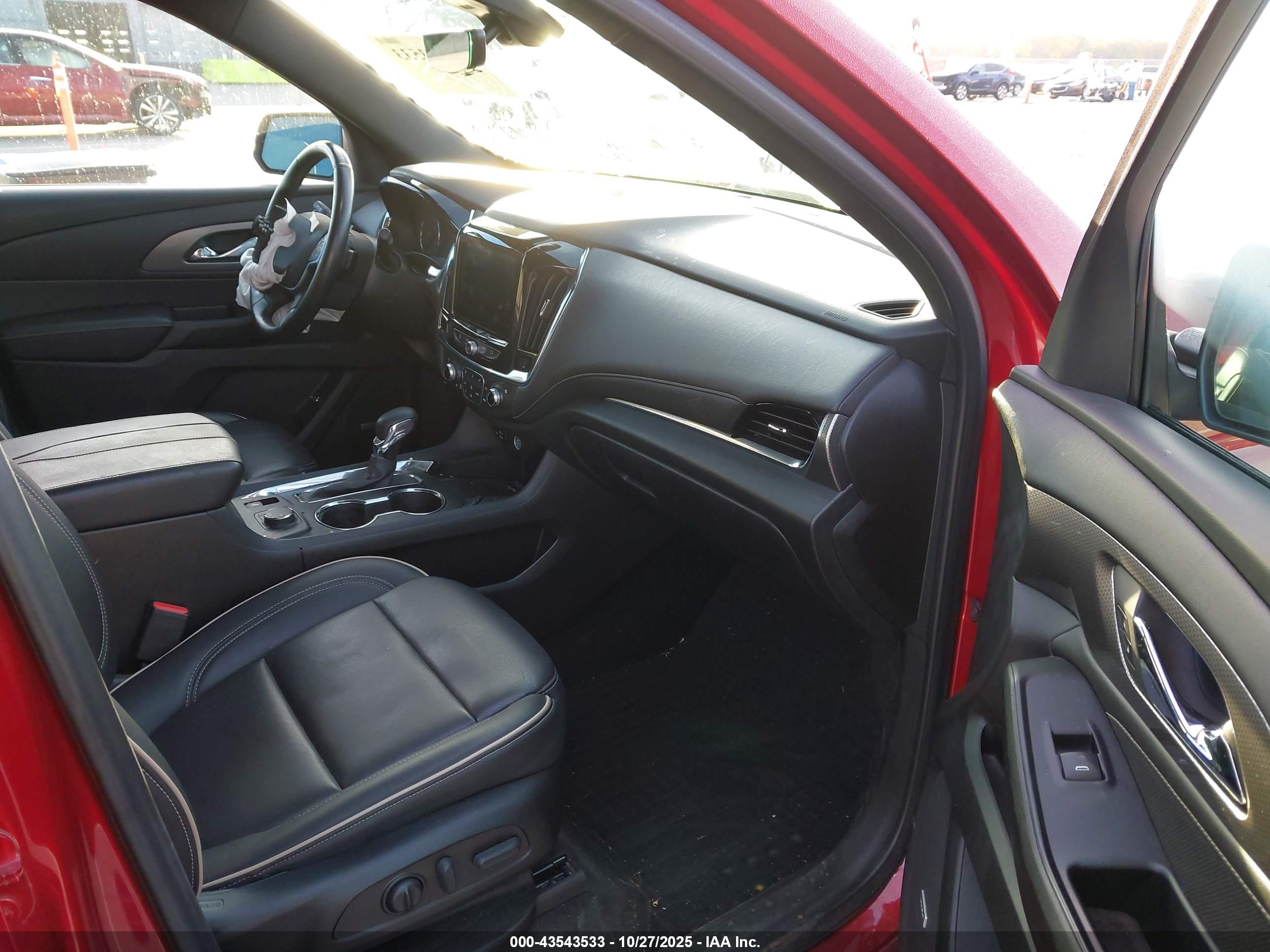 CHEVROLET TRAVERSE image 5