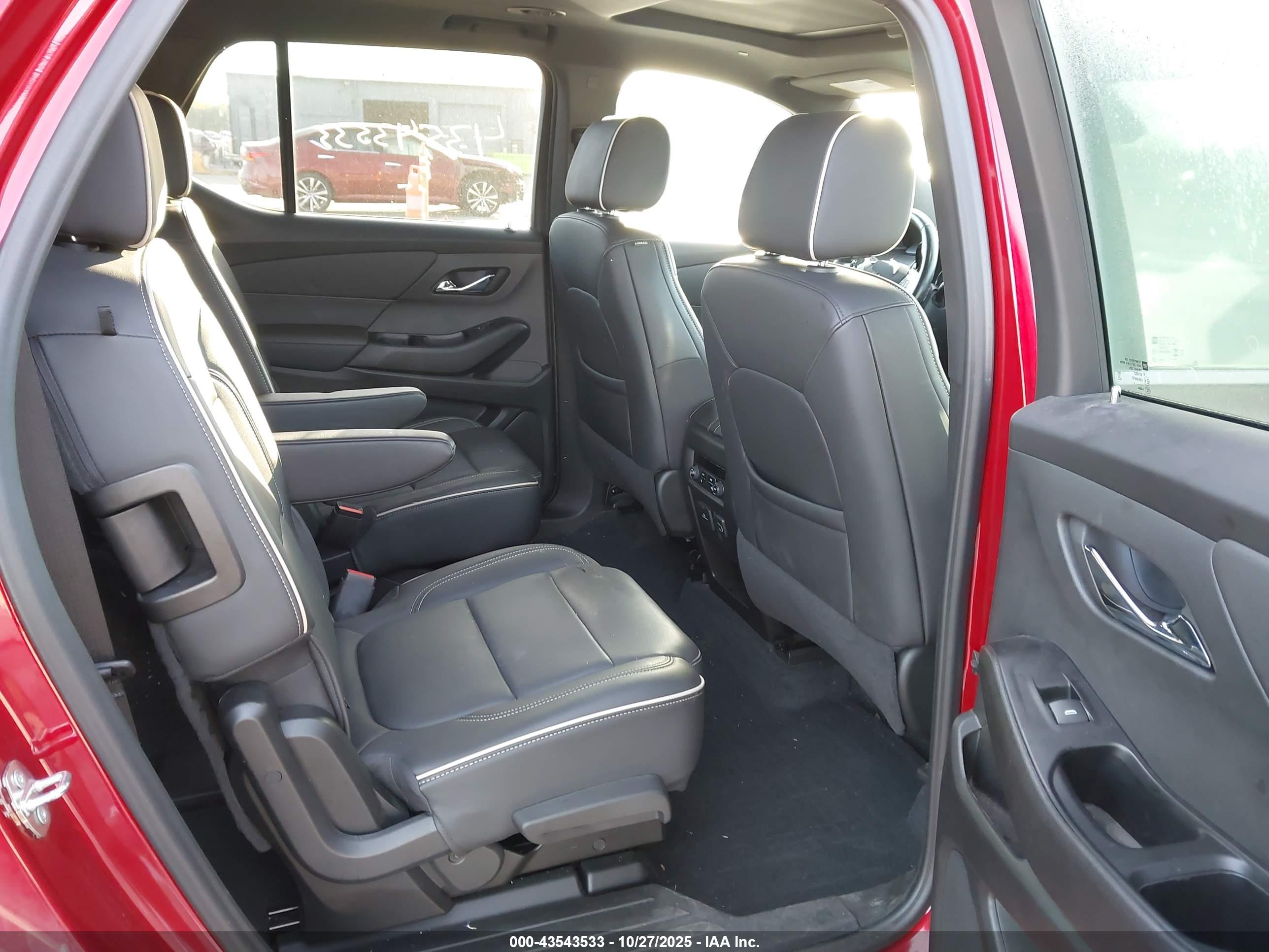 CHEVROLET TRAVERSE image 8