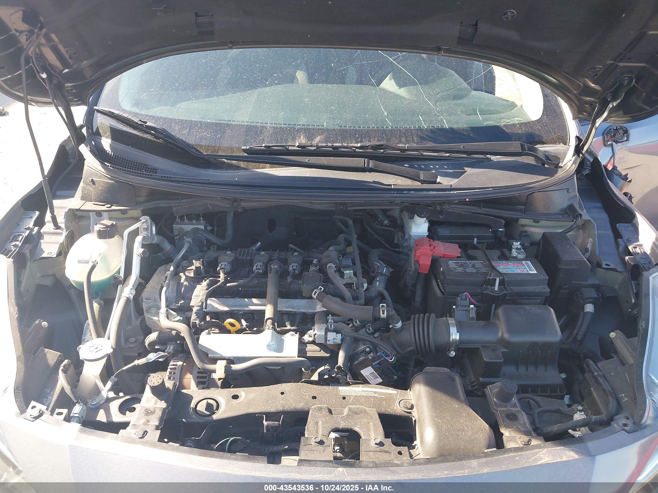 NISSAN VERSA image 10