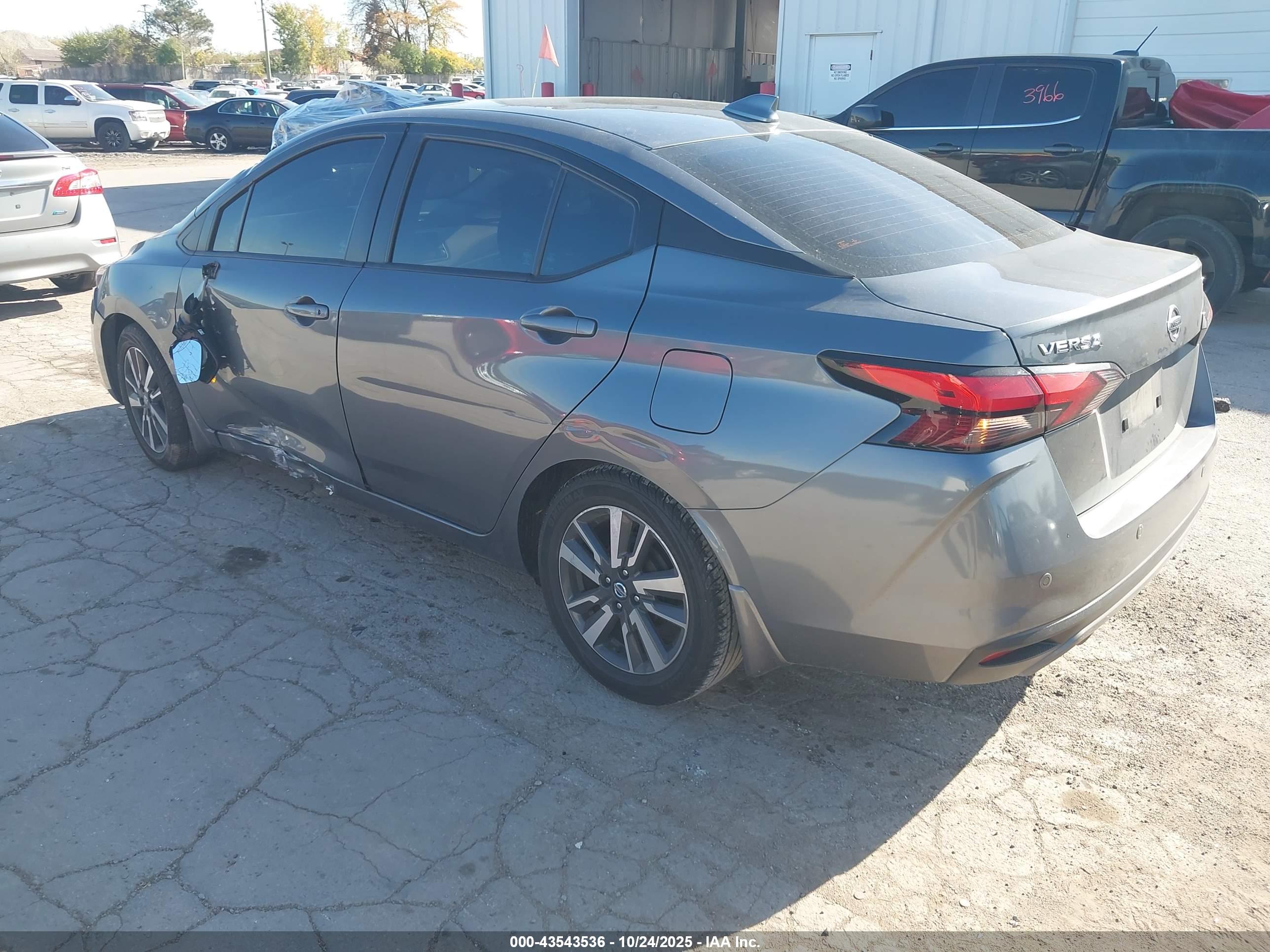 NISSAN VERSA image 3