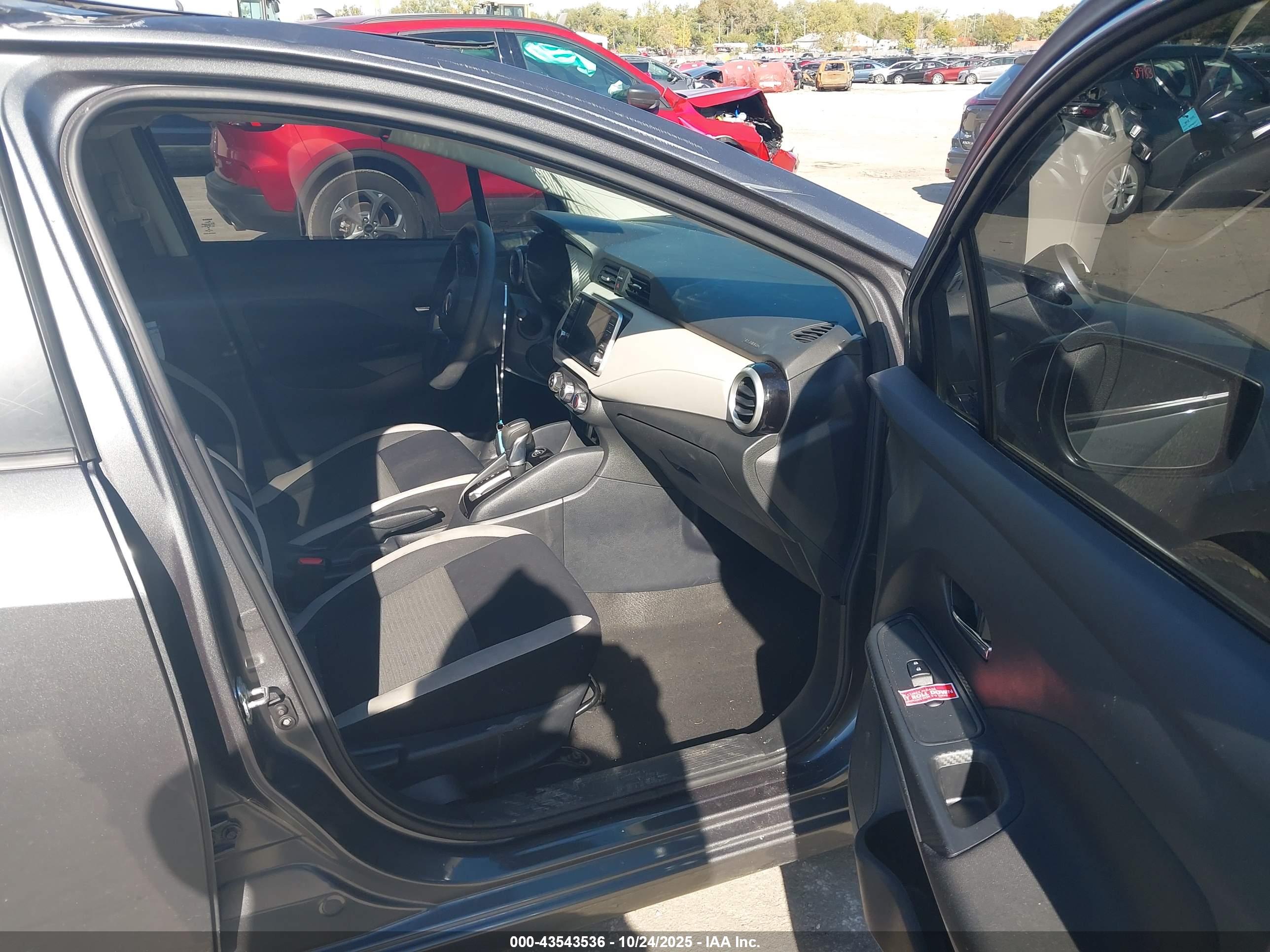 NISSAN VERSA image 5