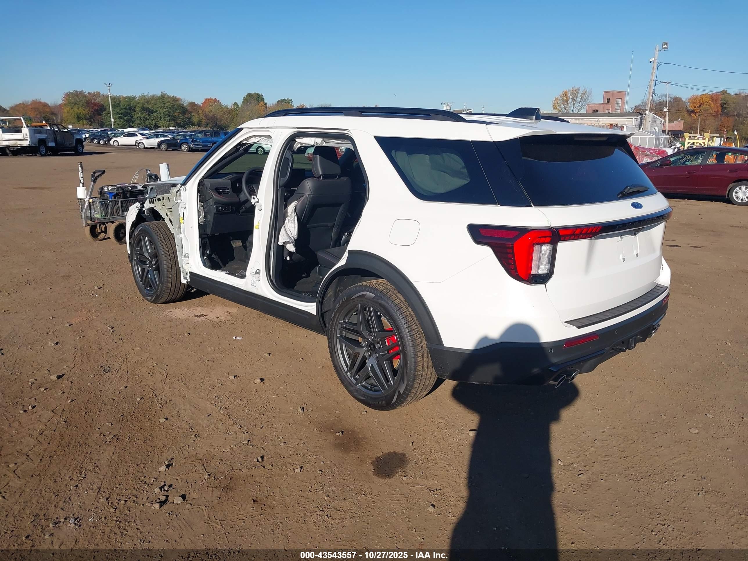 FORD EXPLORER image 3