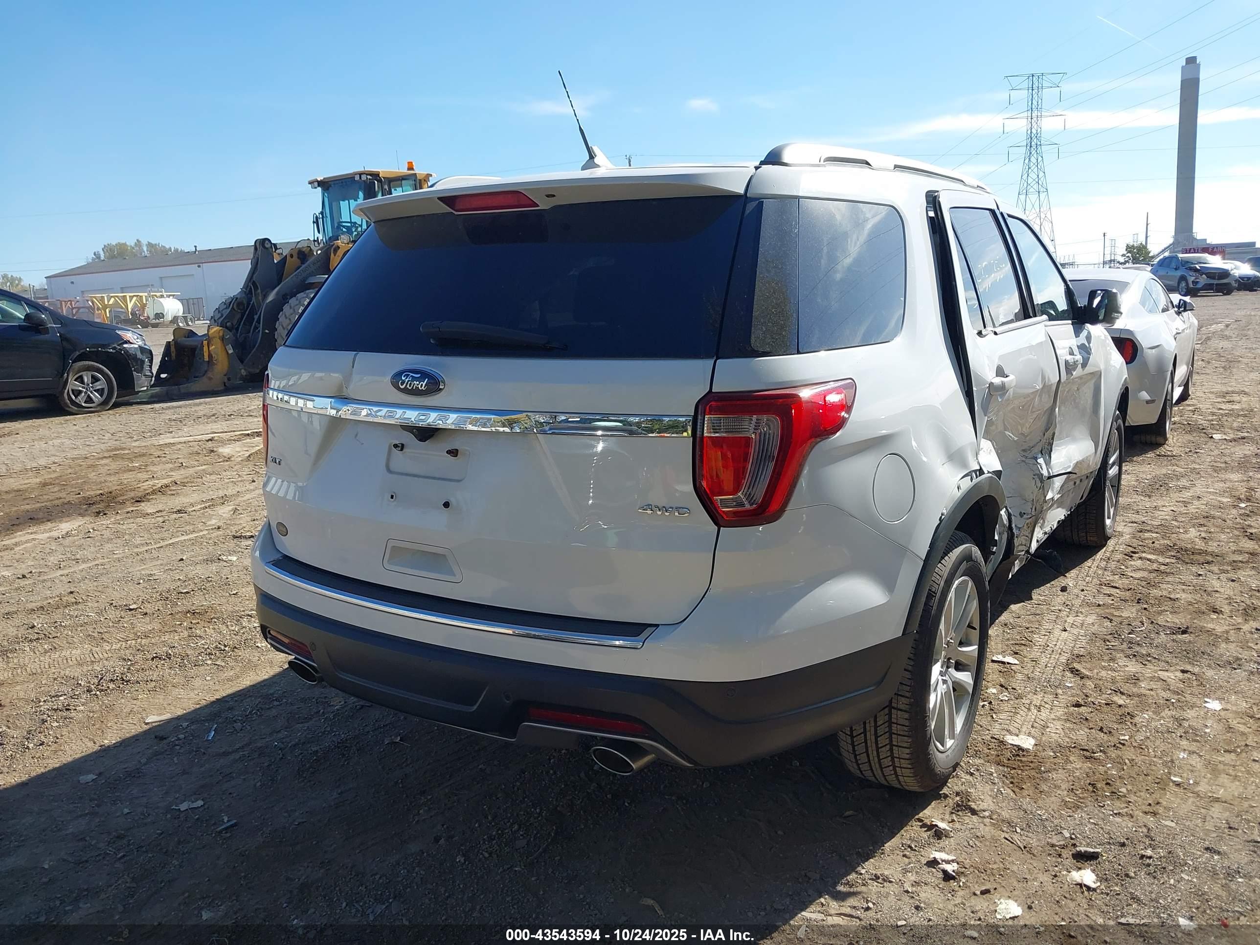 FORD EXPLORER image 4