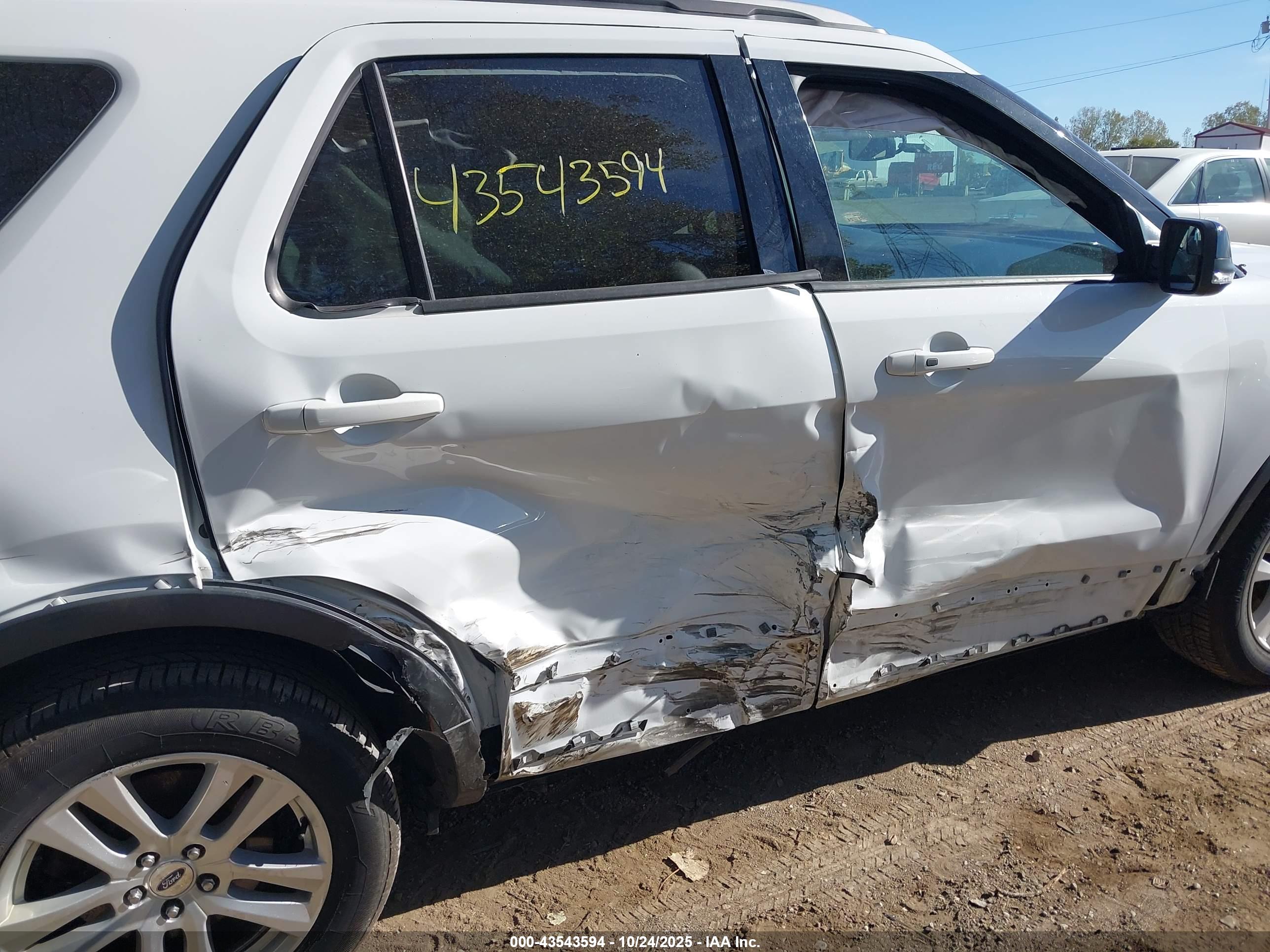 FORD EXPLORER image 6
