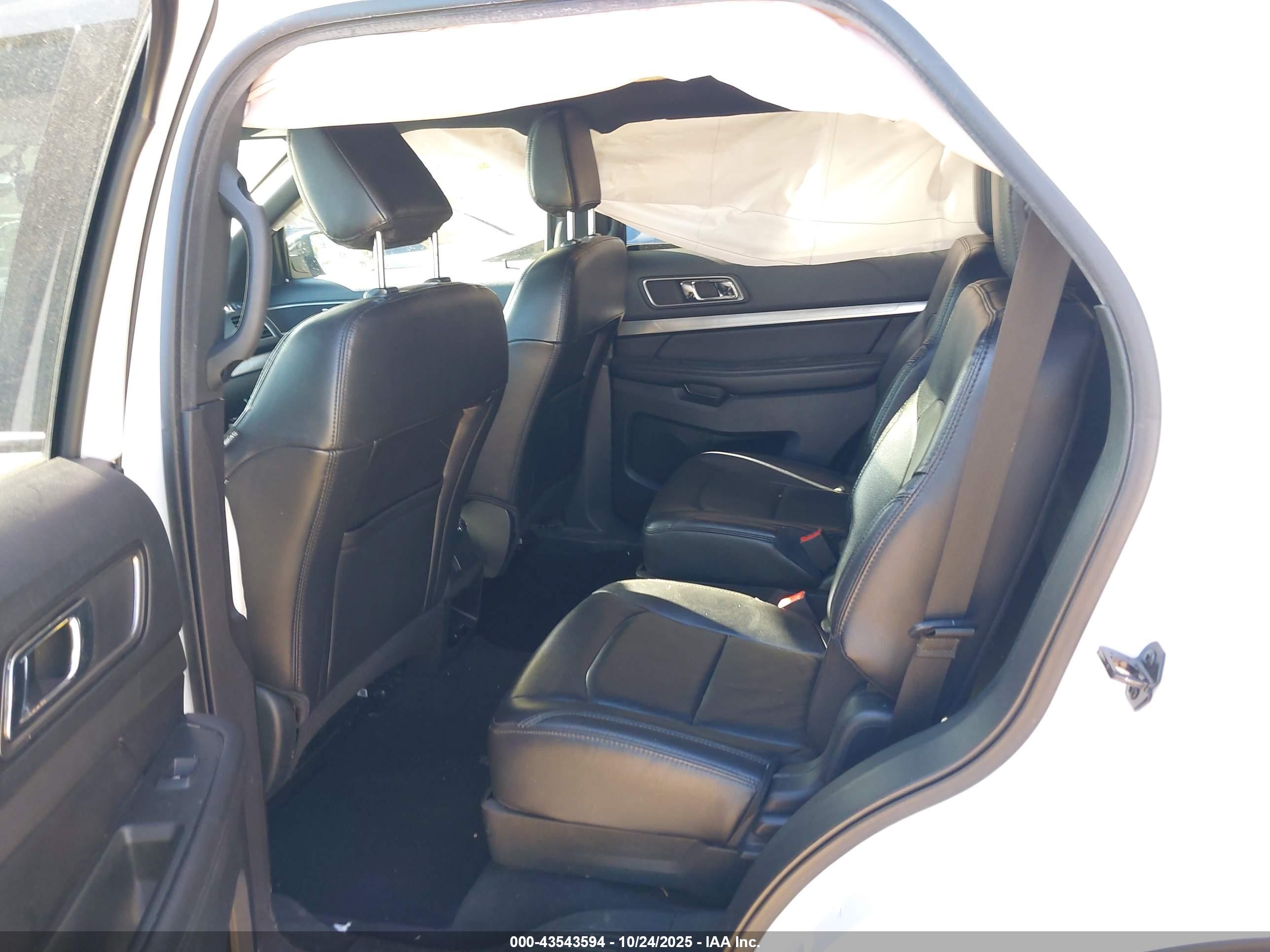 FORD EXPLORER image 8