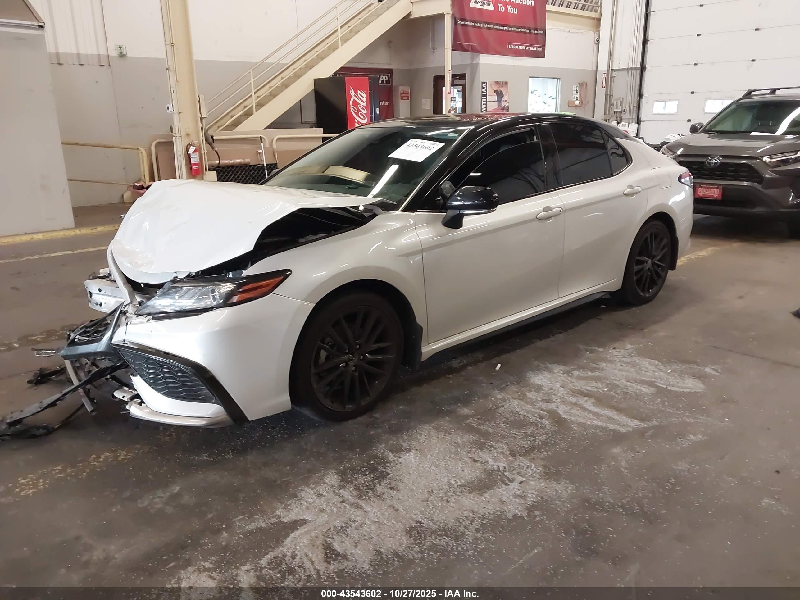 TOYOTA CAMRY image 2