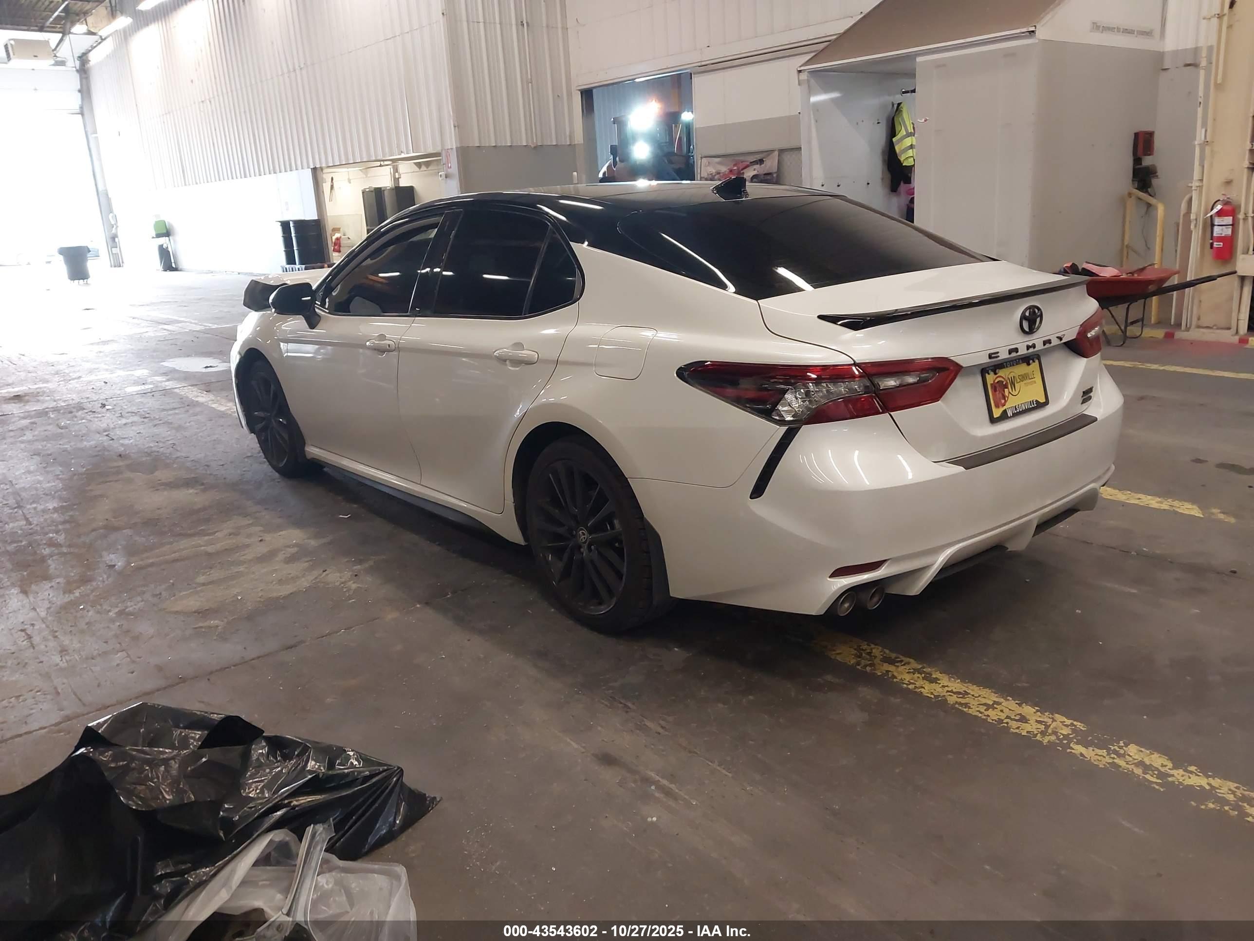 TOYOTA CAMRY image 3