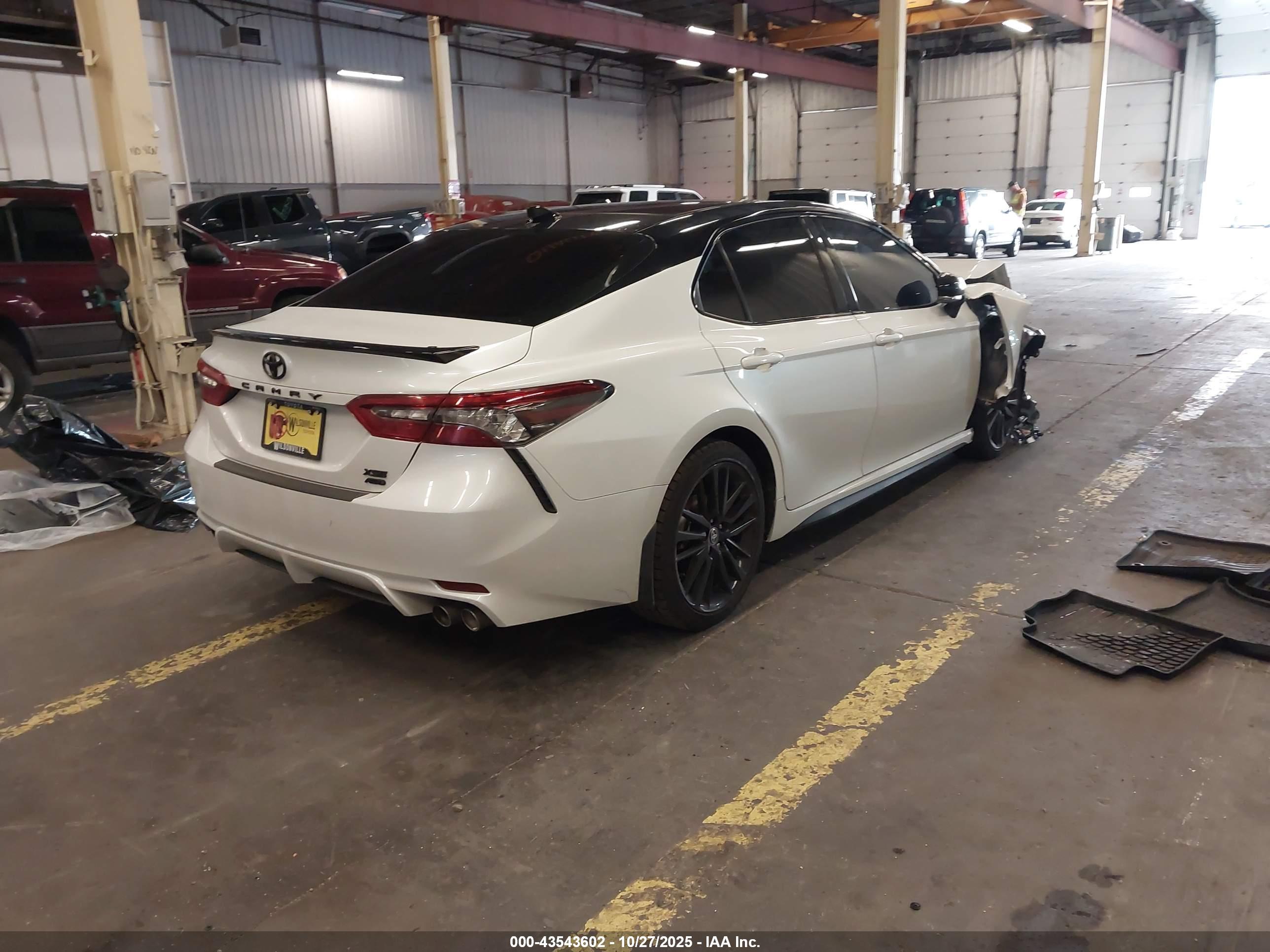 TOYOTA CAMRY image 4