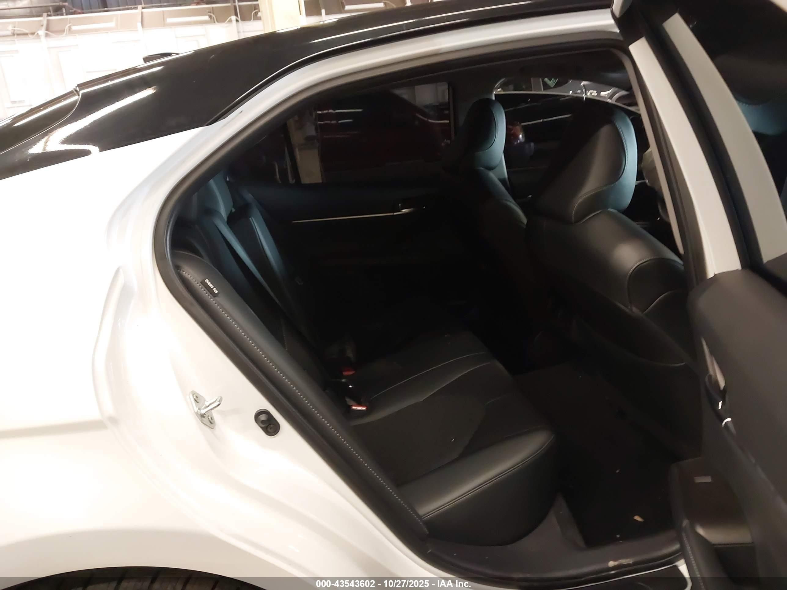 TOYOTA CAMRY image 8