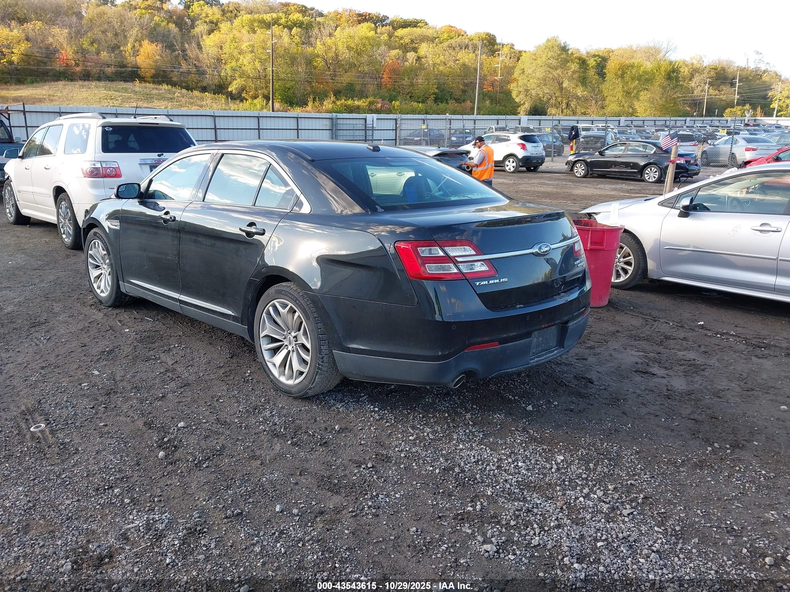 FORD TAURUS image 3