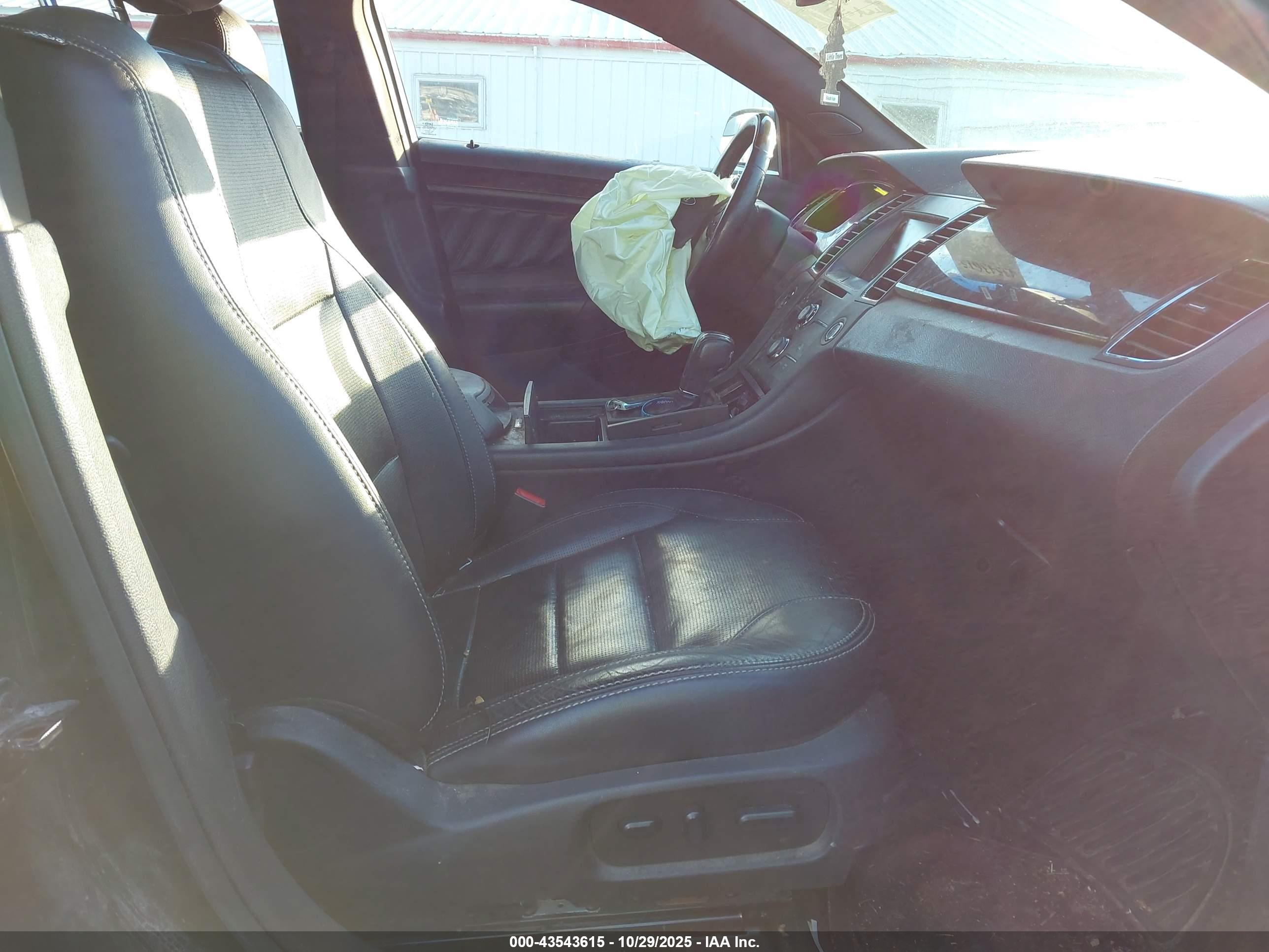 FORD TAURUS image 5