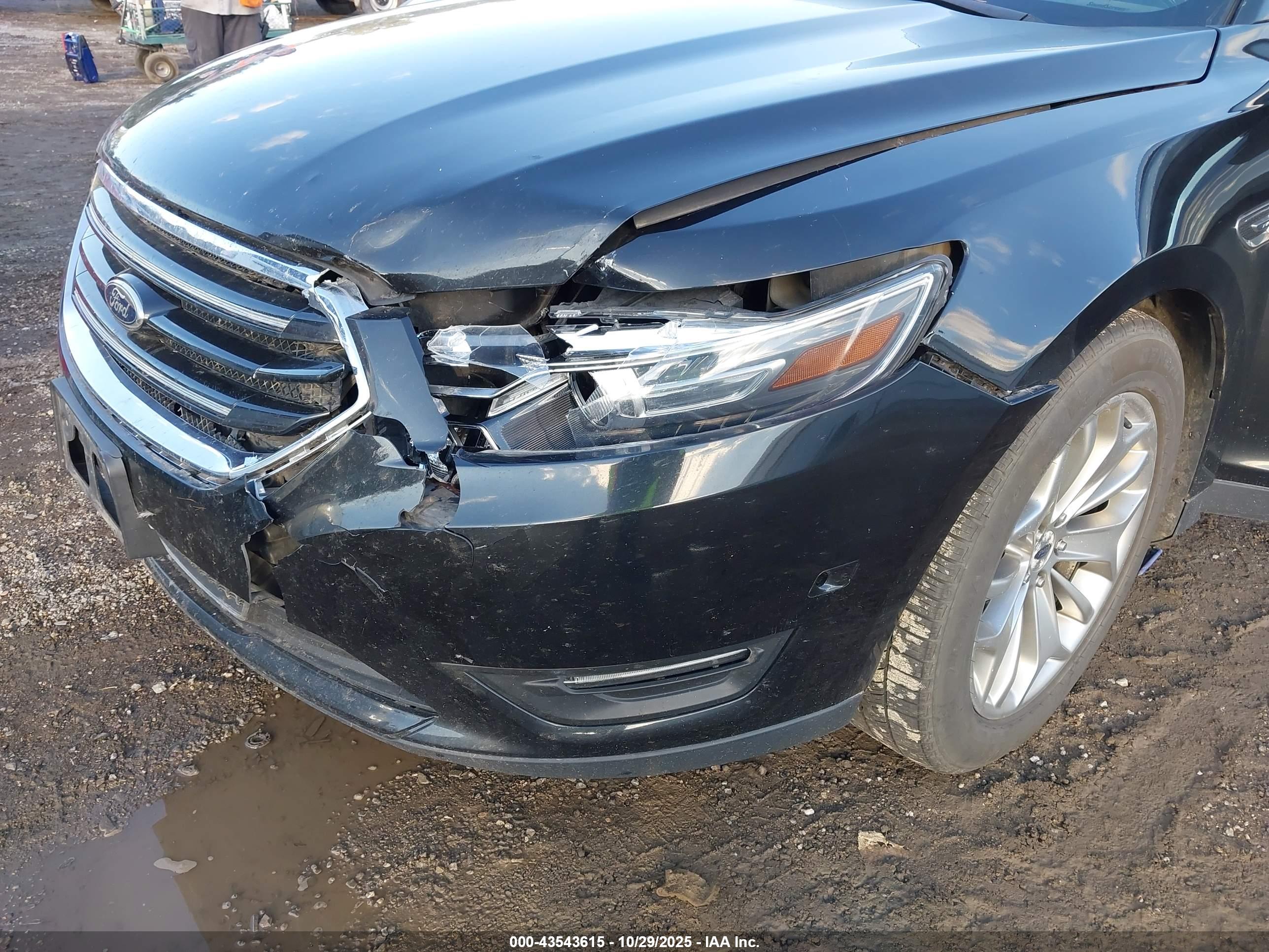 FORD TAURUS image 6