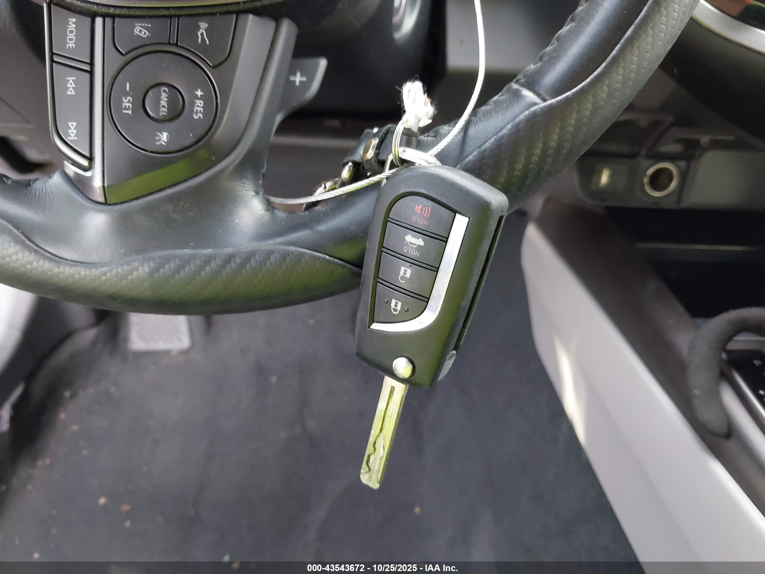 TOYOTA CAMRY image 11