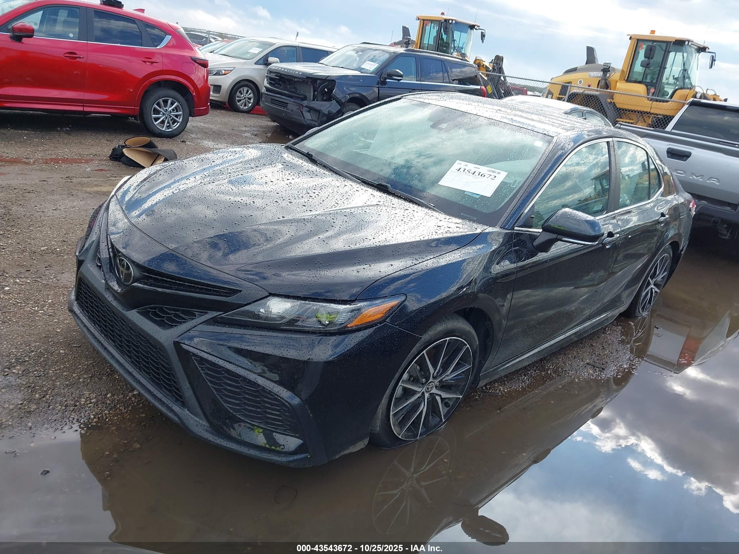 TOYOTA CAMRY image 2