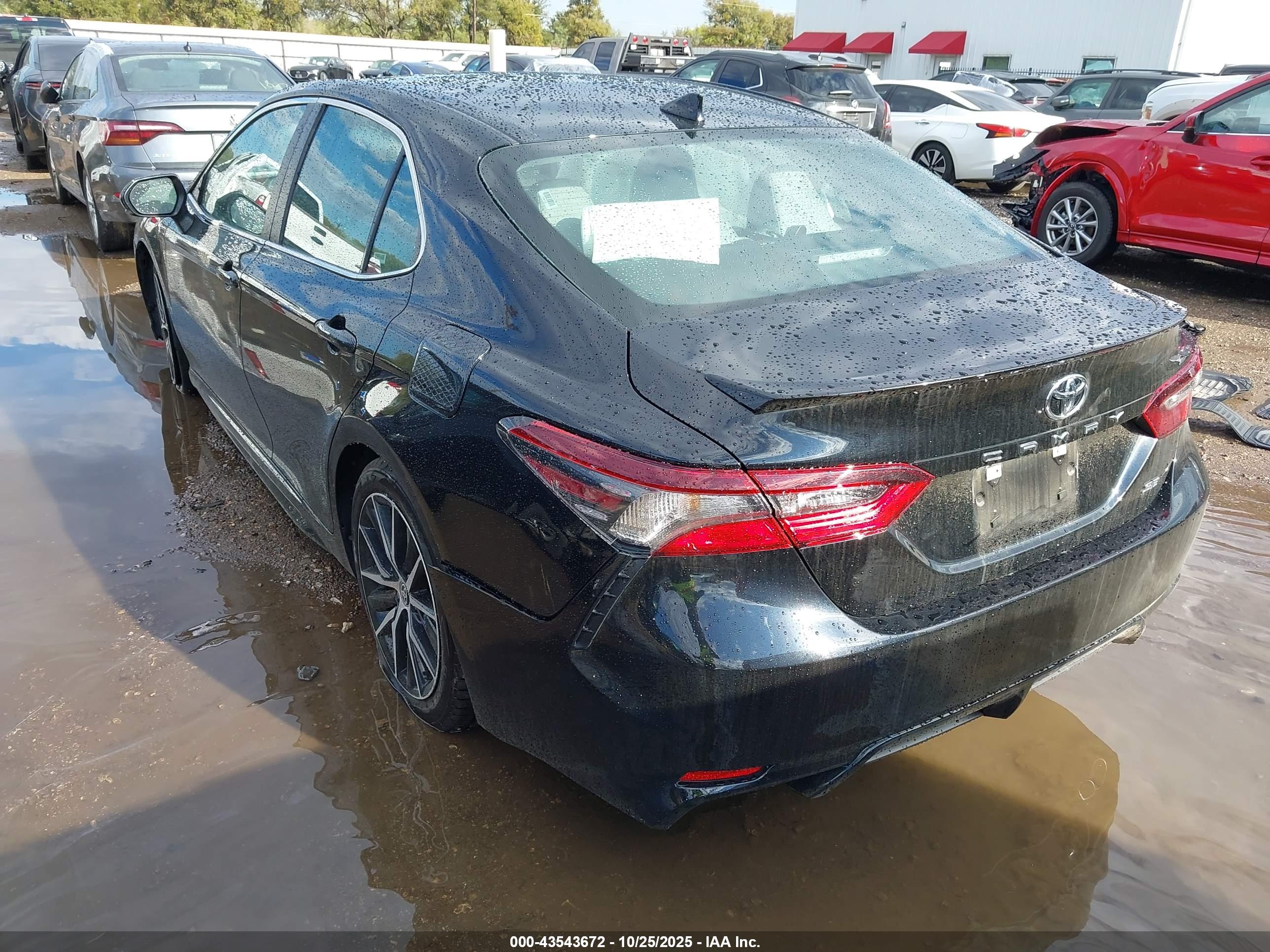 TOYOTA CAMRY image 3