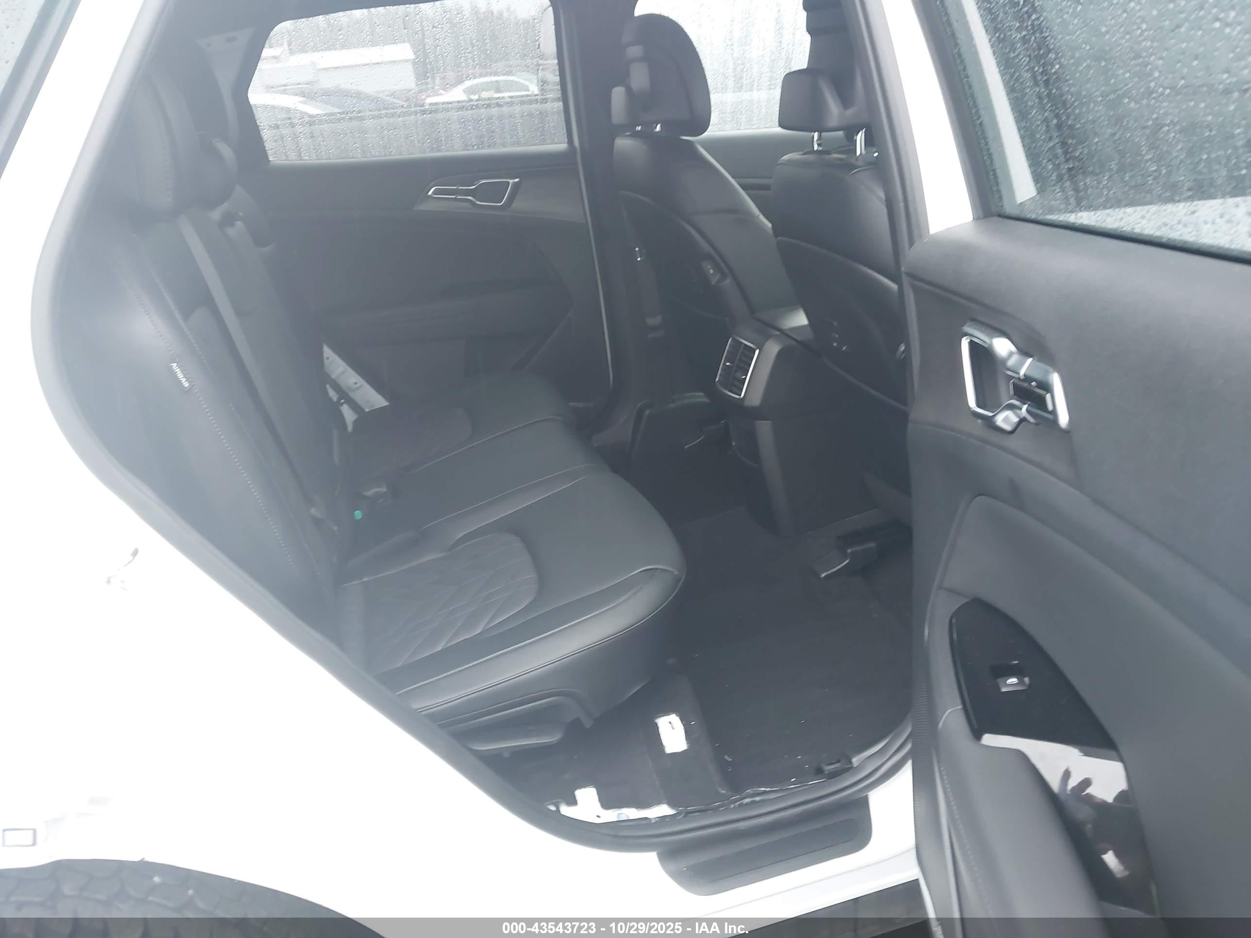 KIA SPORTAGE image 8