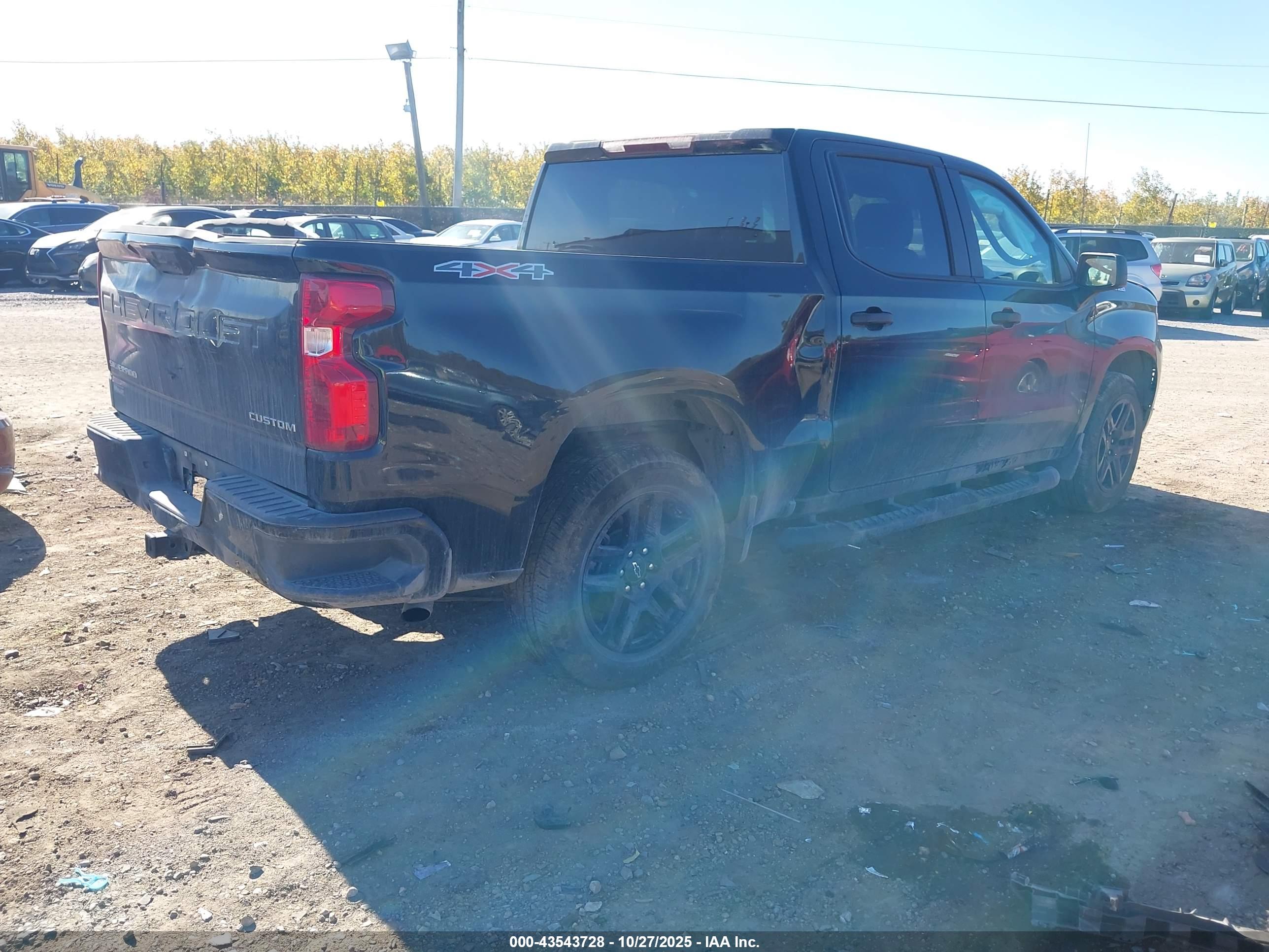 CHEVROLET SILVERADO image 4